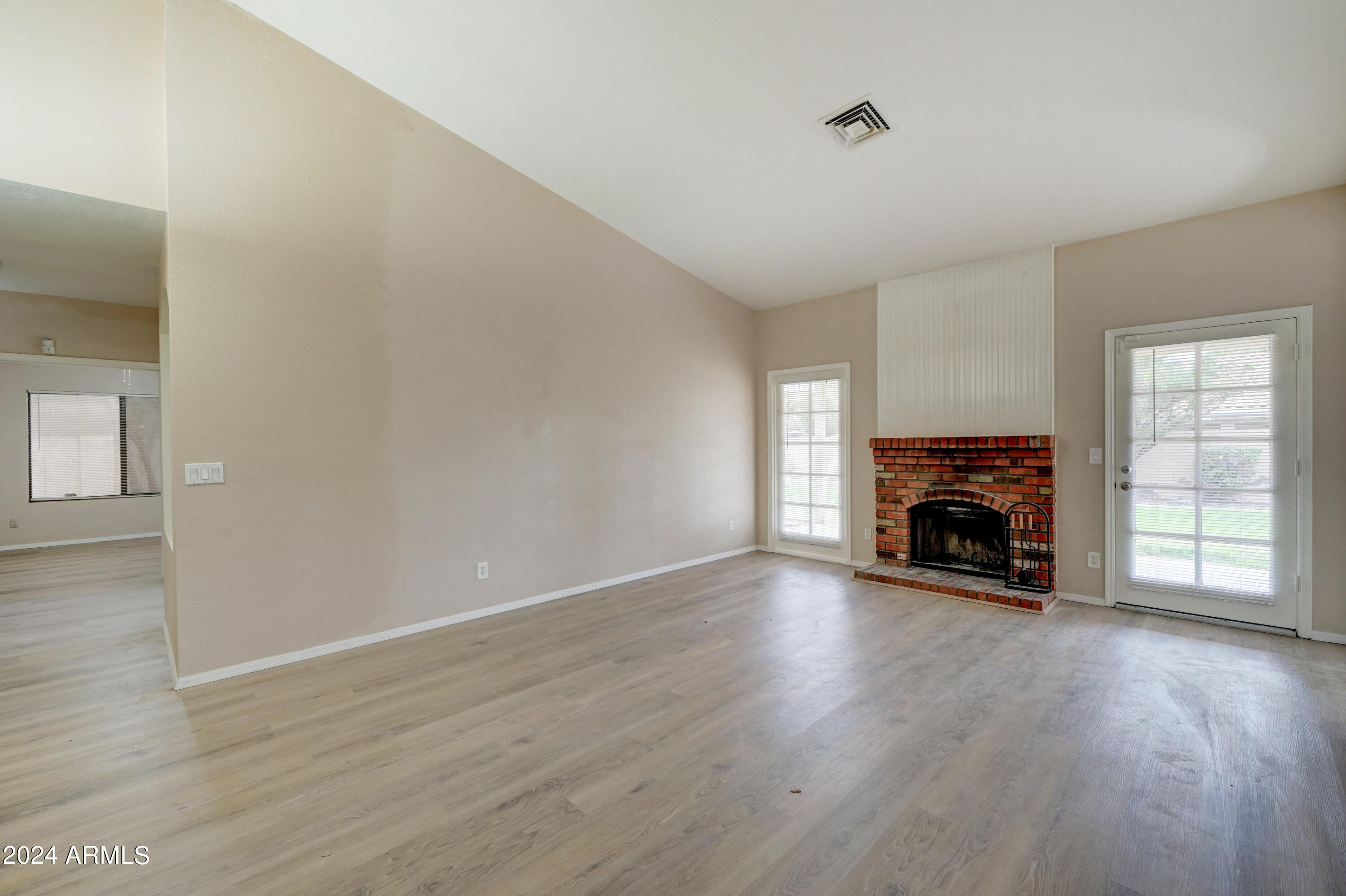 1518 W ANTIQUA Drive