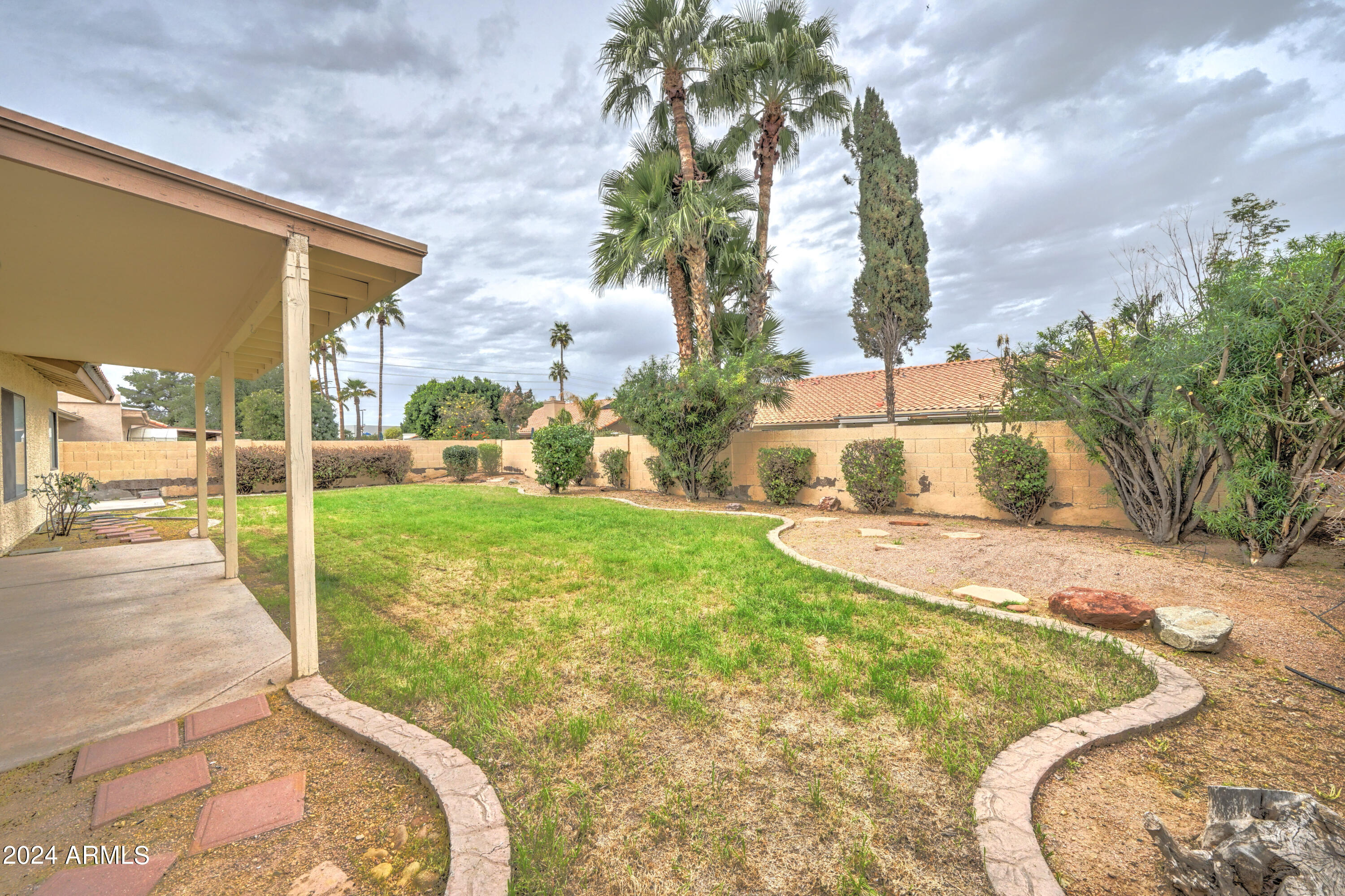 1518 W ANTIQUA Drive