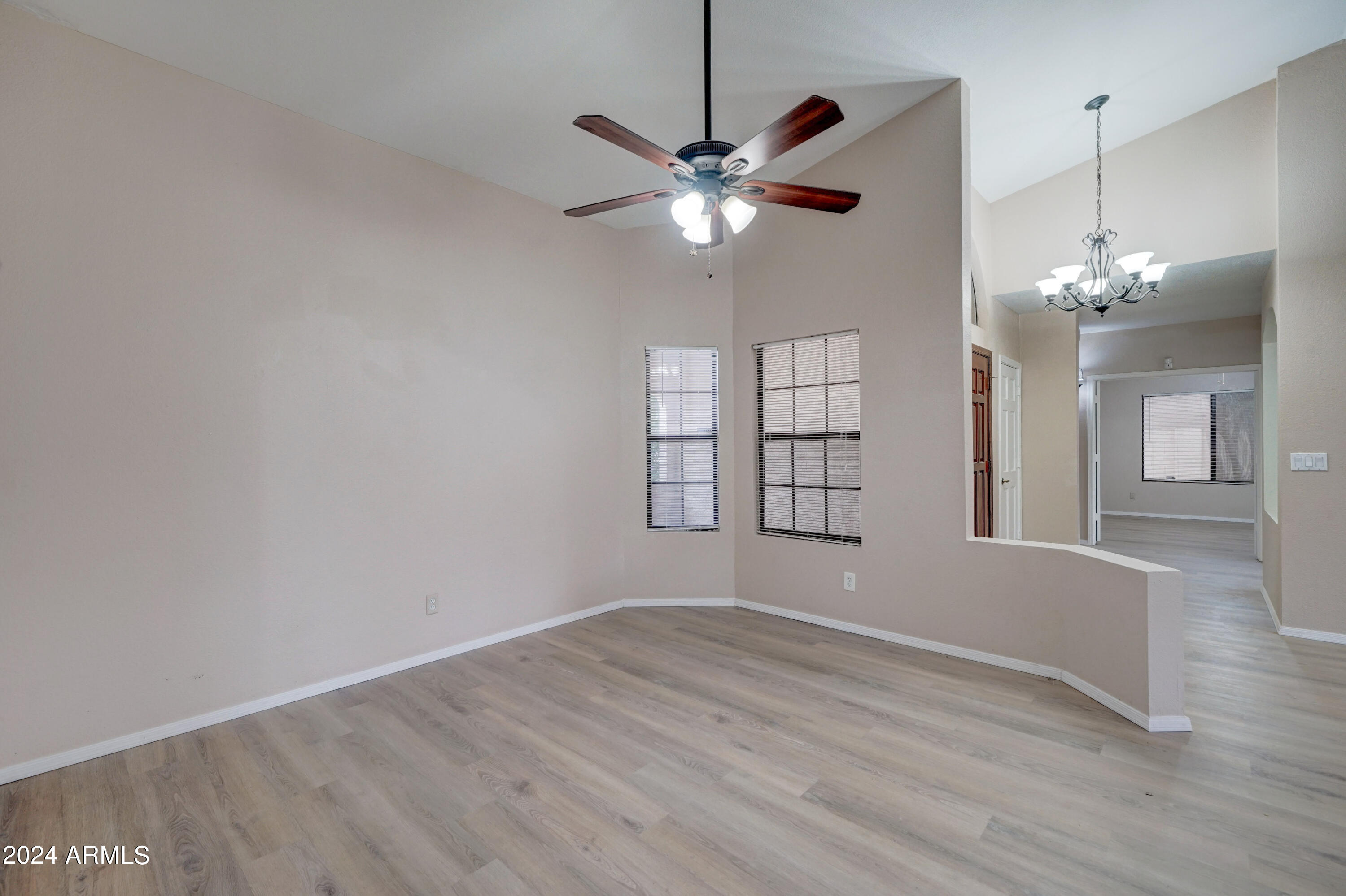 1518 W ANTIQUA Drive