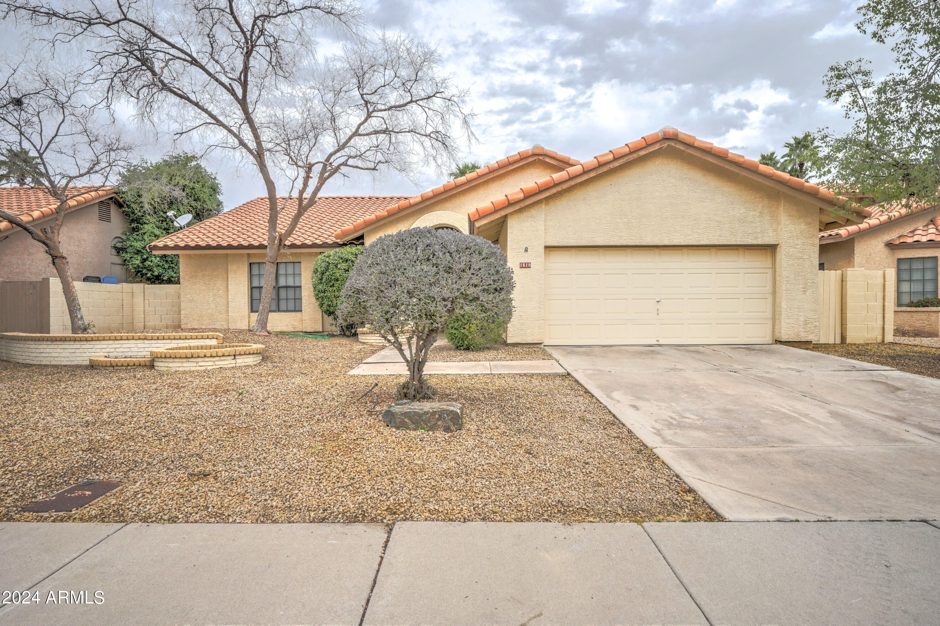 1518 W ANTIQUA Drive