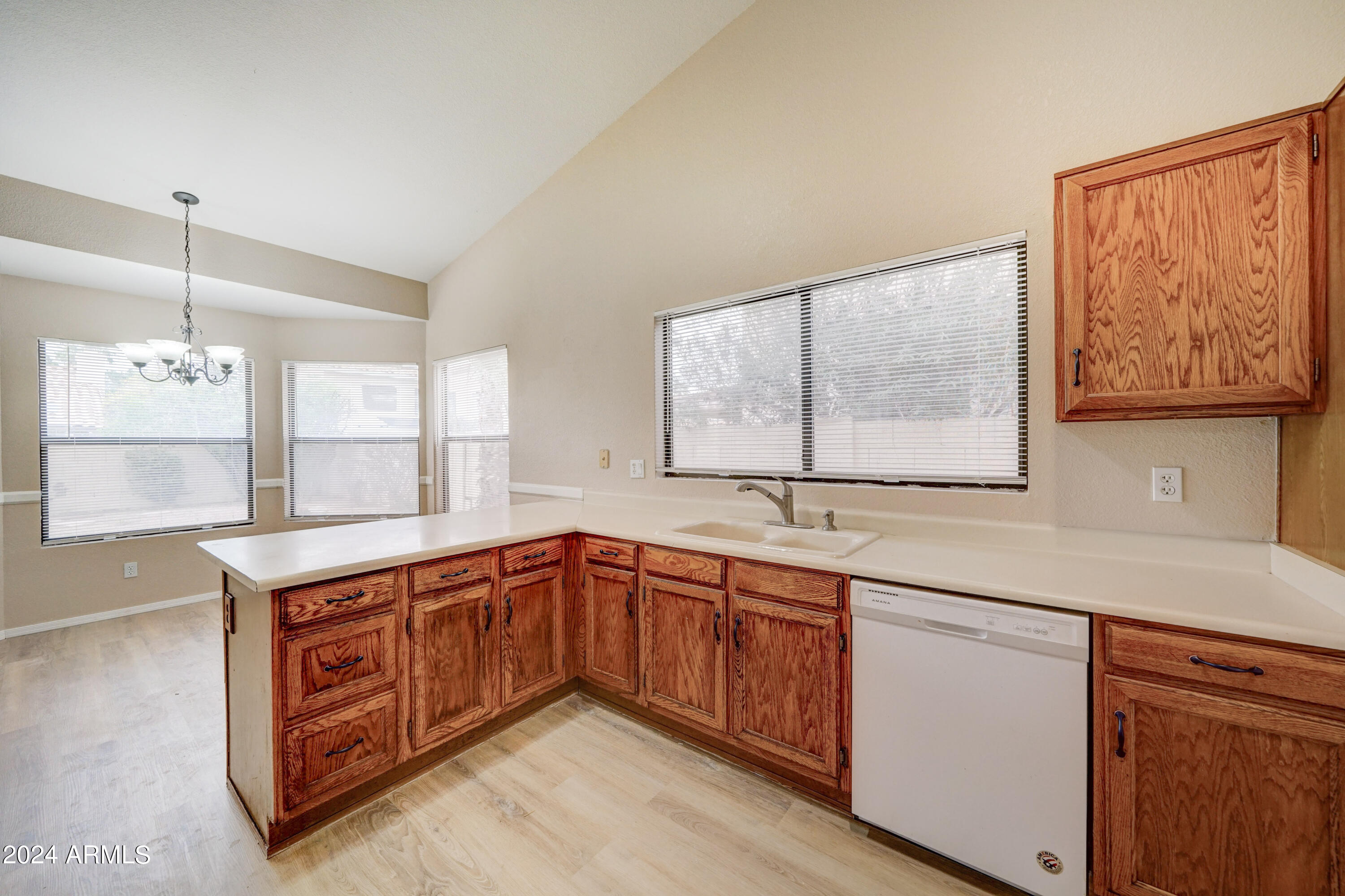 1518 W ANTIQUA Drive