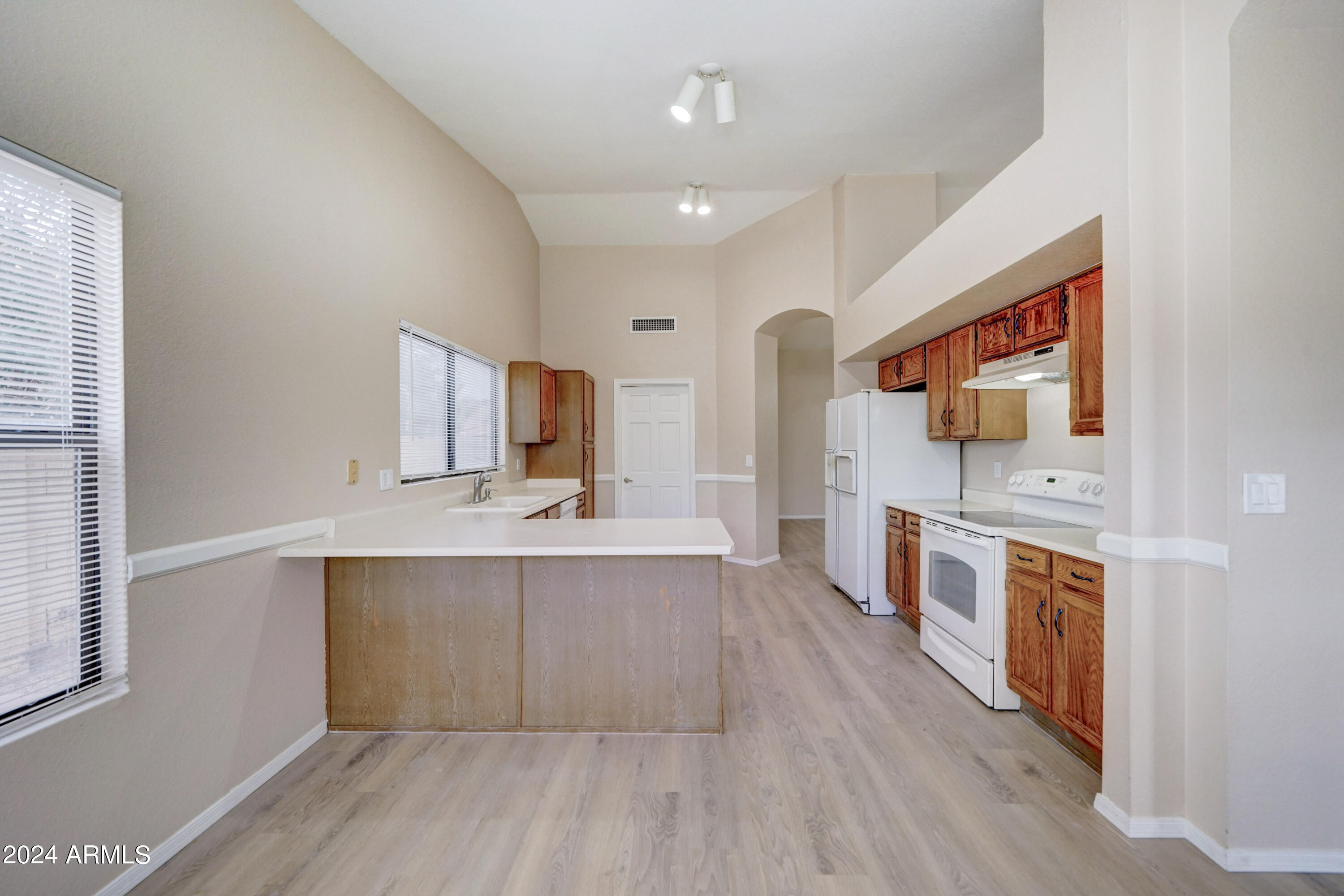 1518 W ANTIQUA Drive