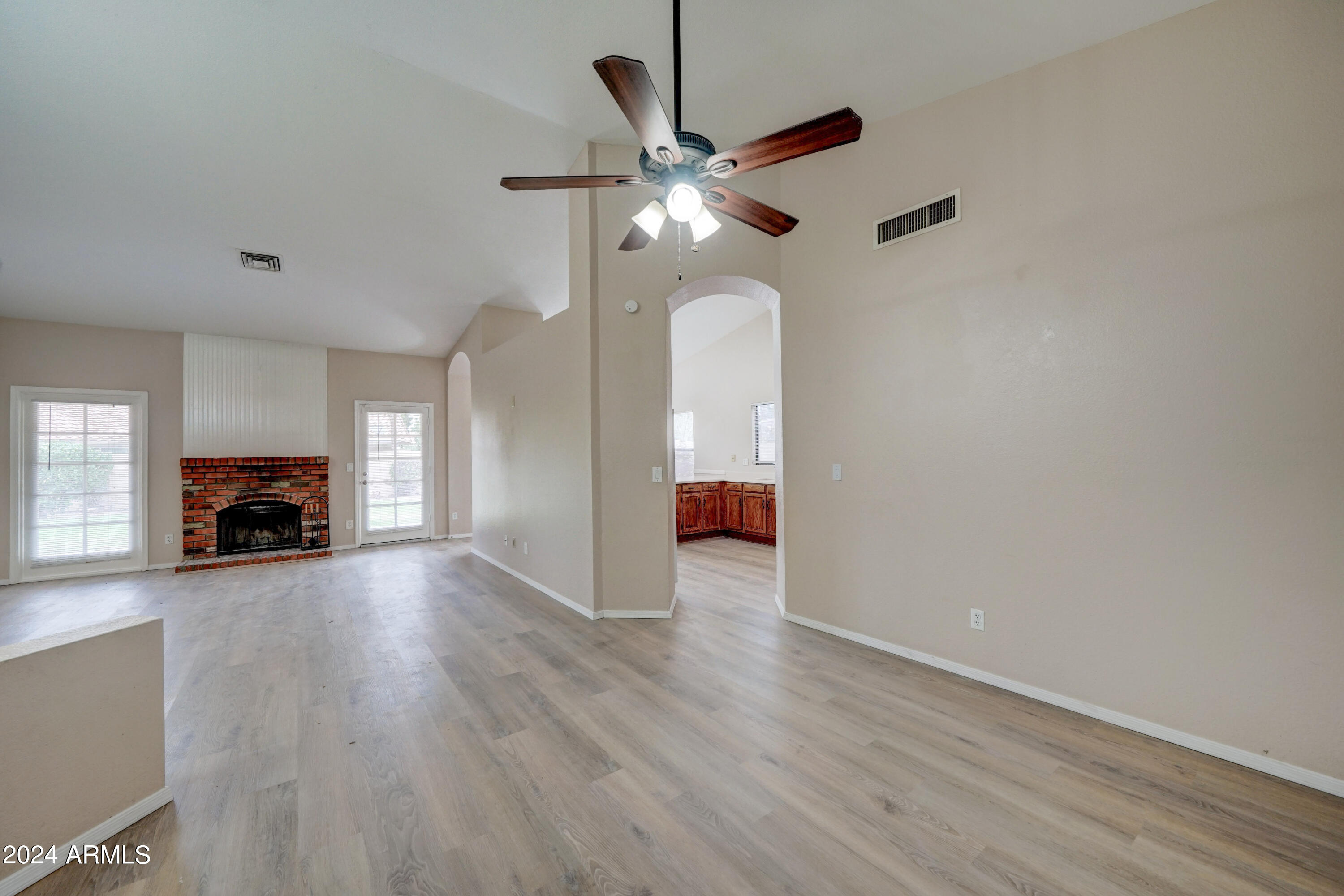 1518 W ANTIQUA Drive