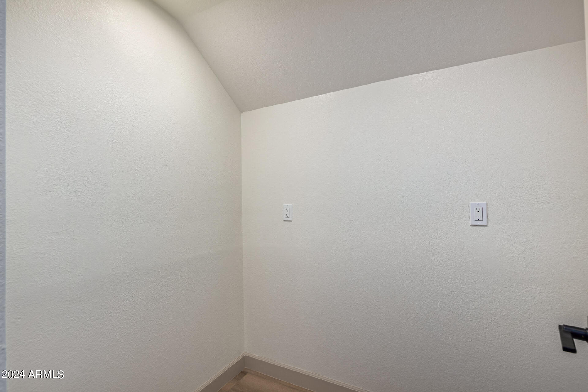 1854 E GREENTREE Drive