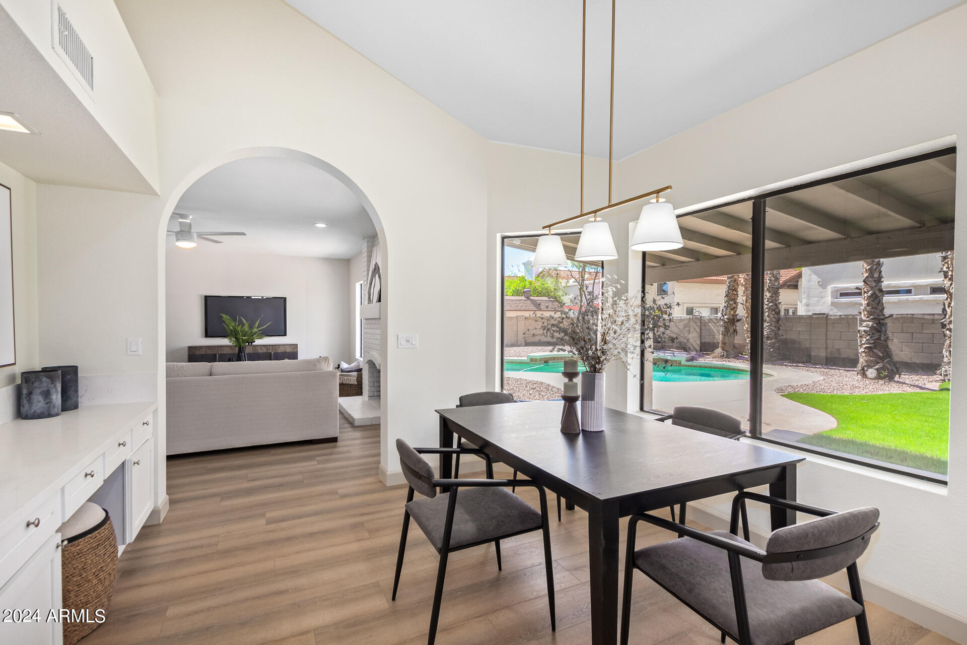 1854 E GREENTREE Drive