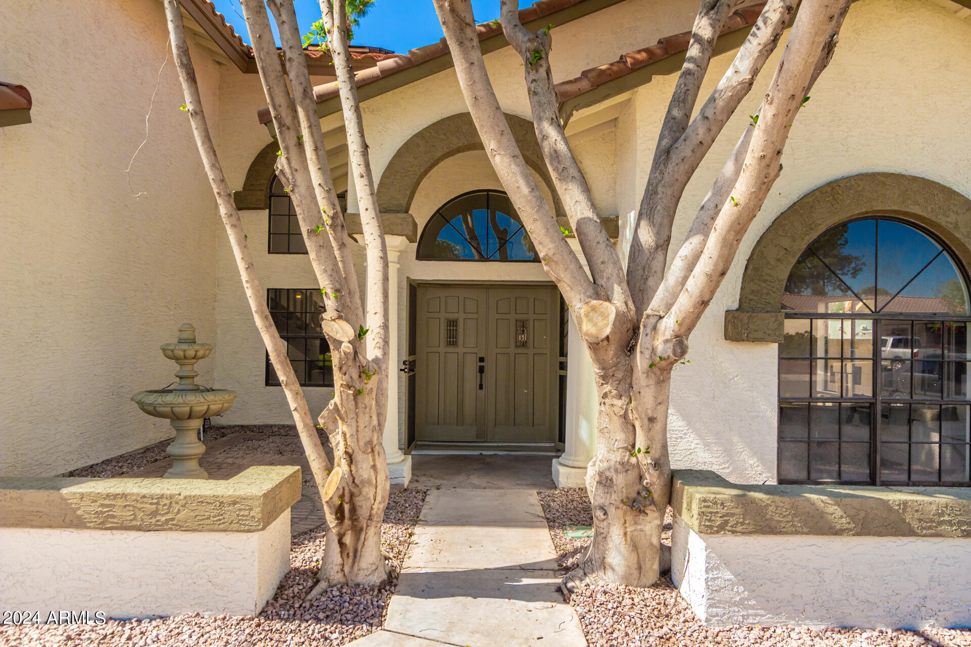 1854 E GREENTREE Drive