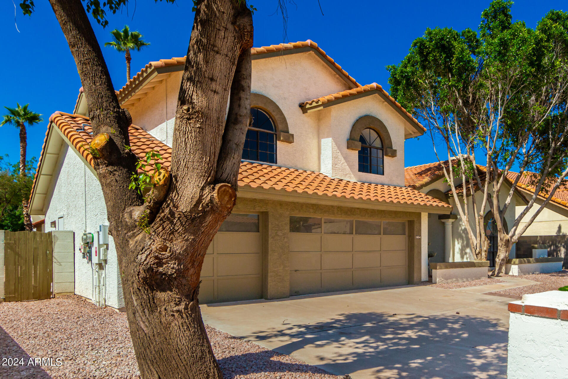 1854 E GREENTREE Drive