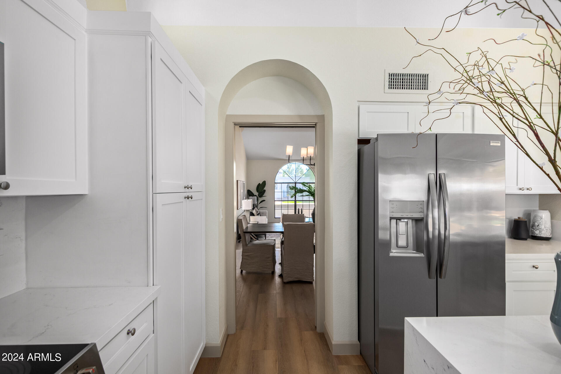 1854 E GREENTREE Drive