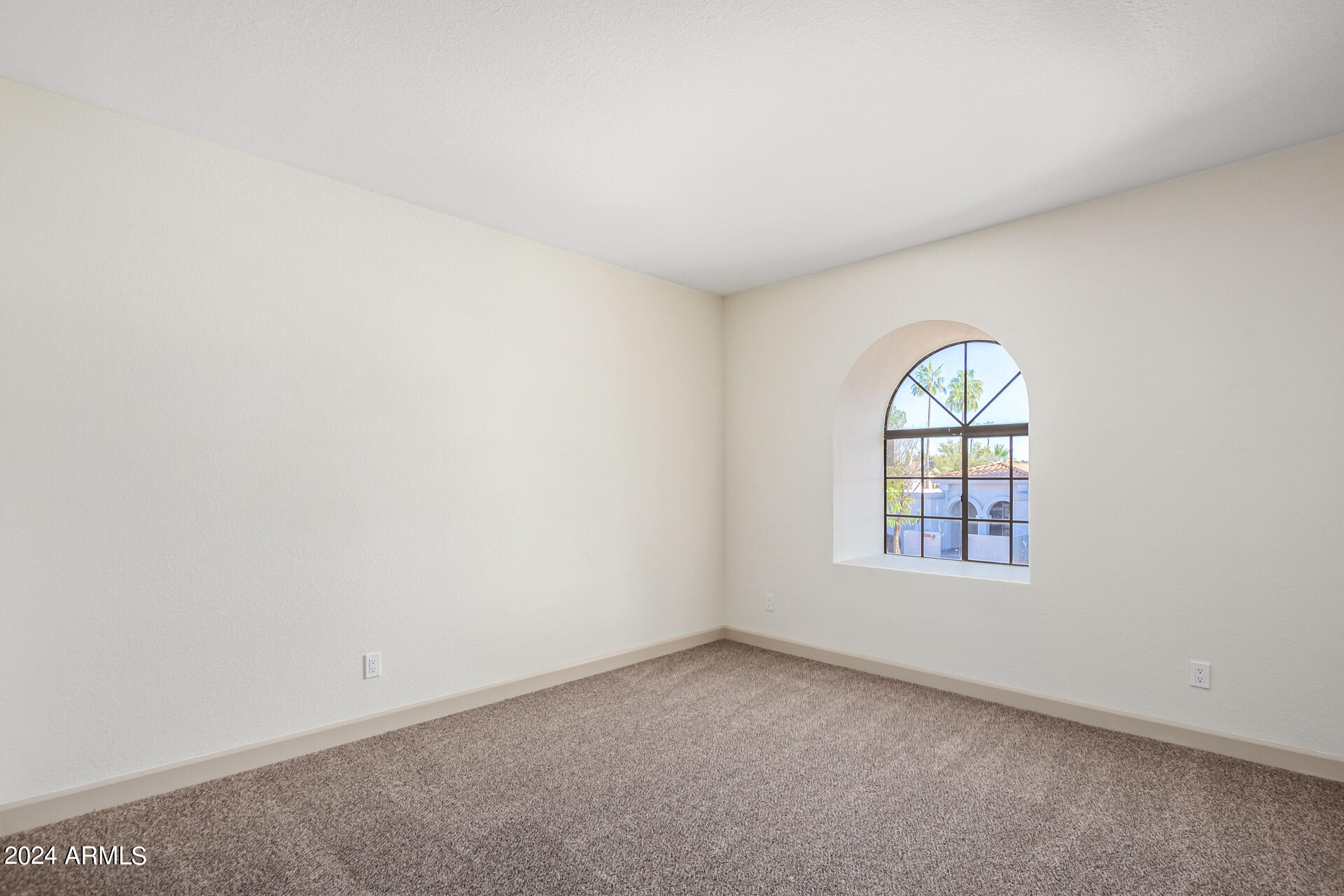 1854 E GREENTREE Drive