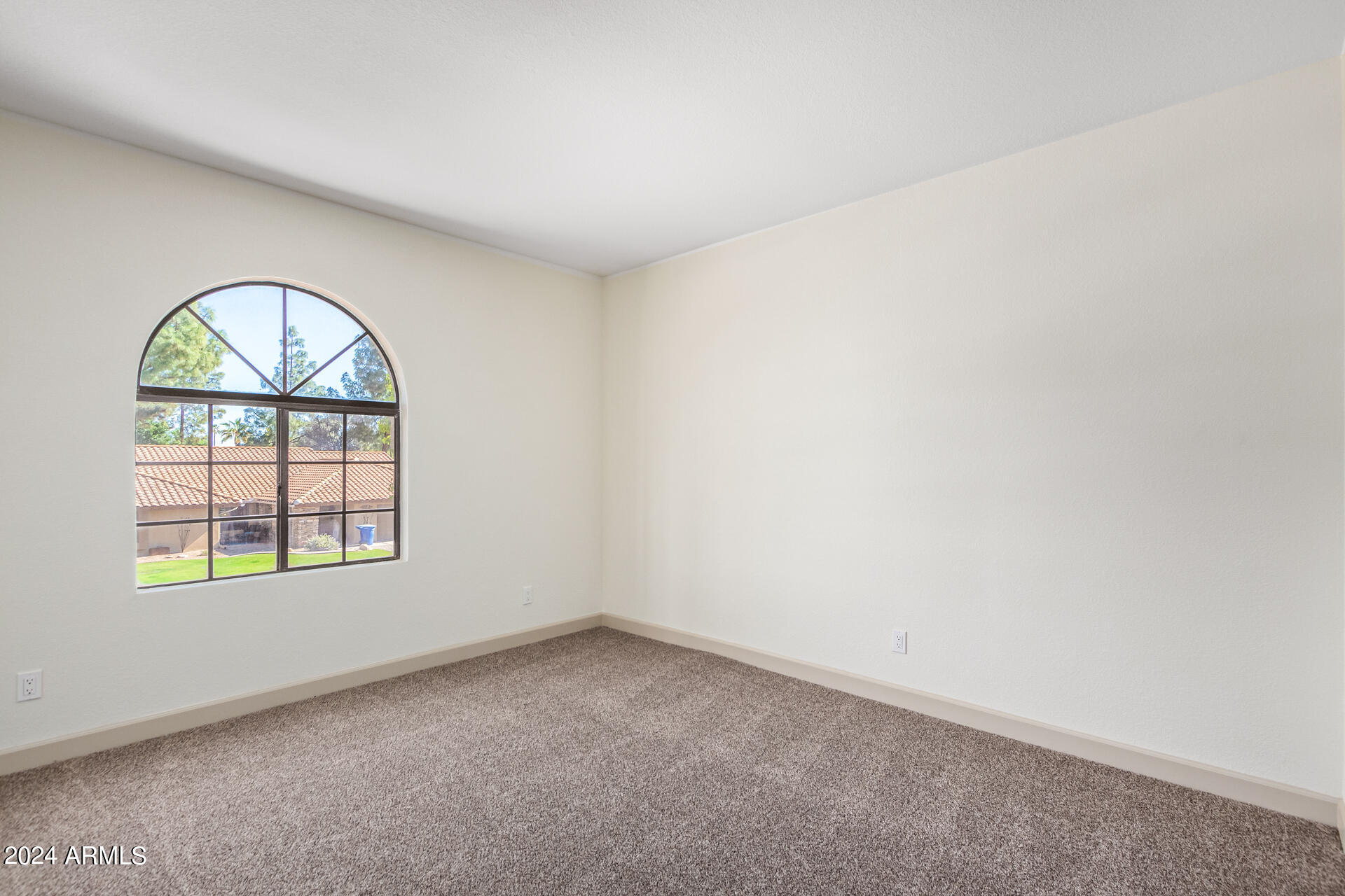 1854 E GREENTREE Drive