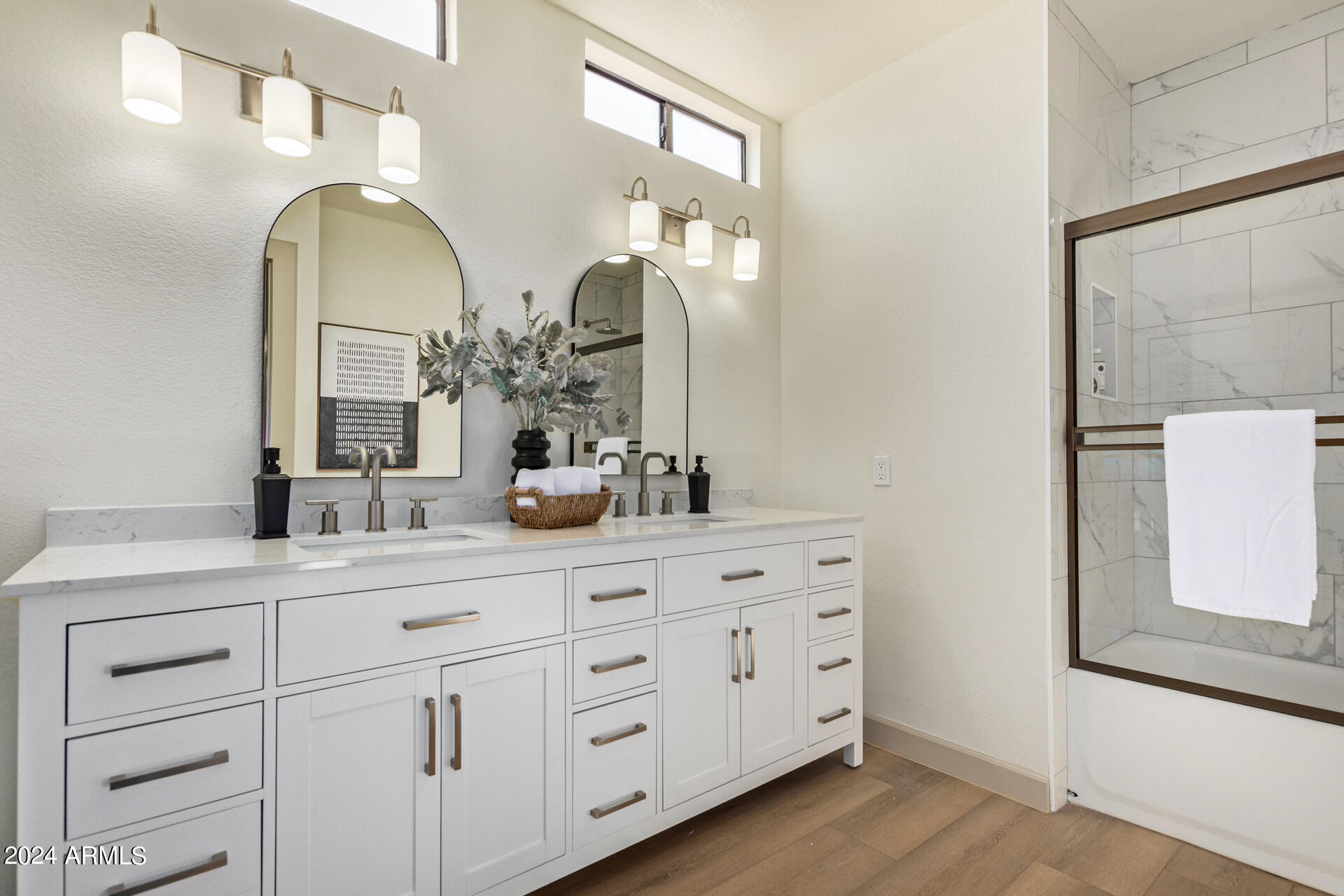 1854 E GREENTREE Drive