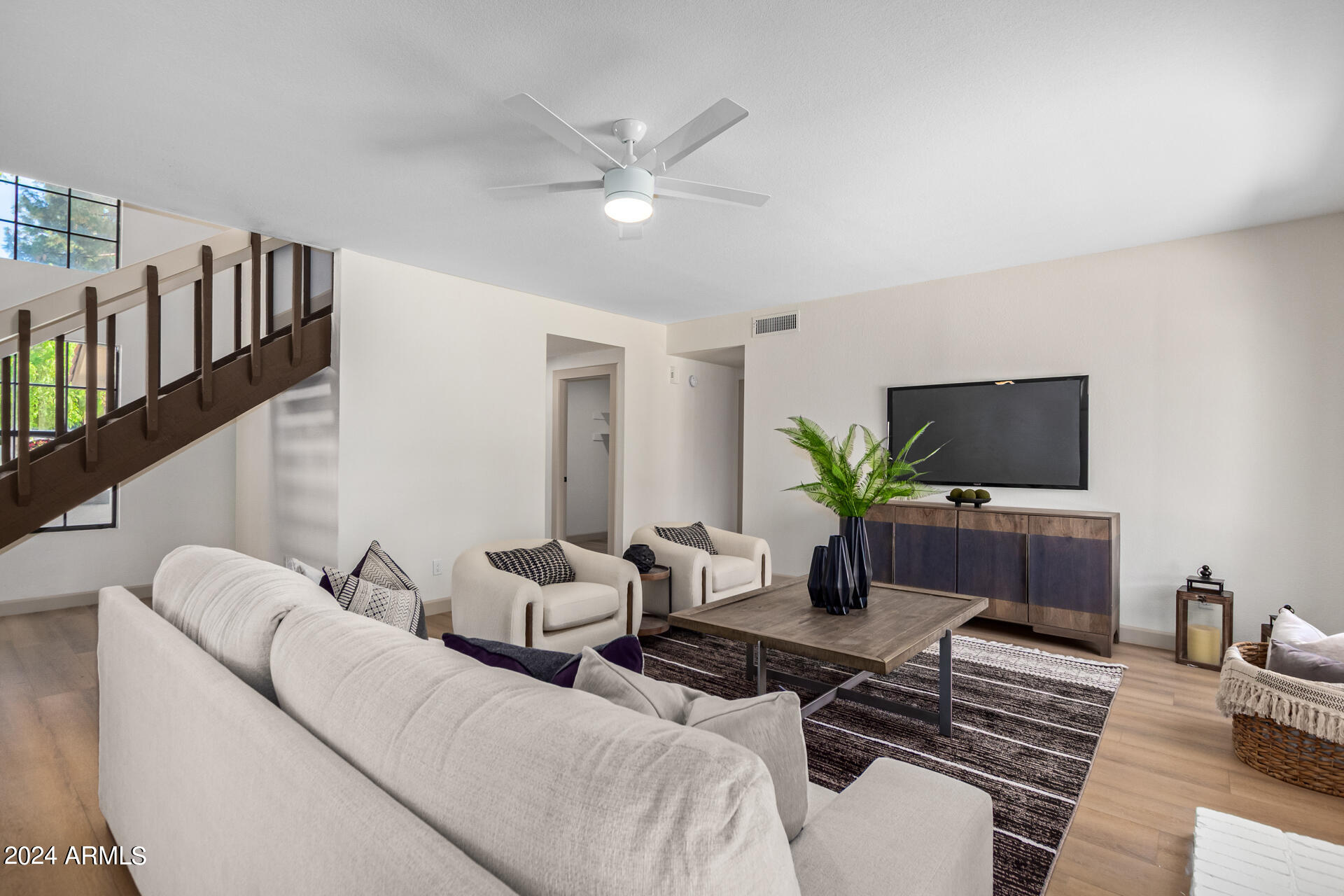 1854 E GREENTREE Drive