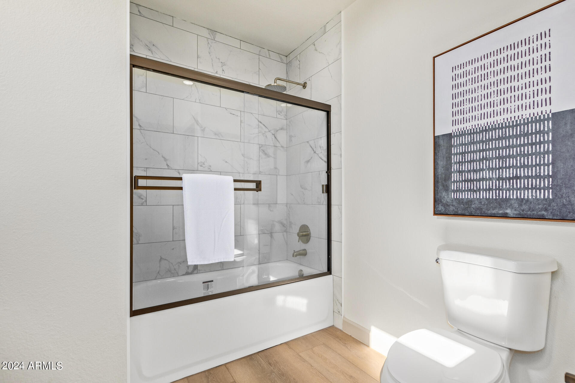 1854 E GREENTREE Drive