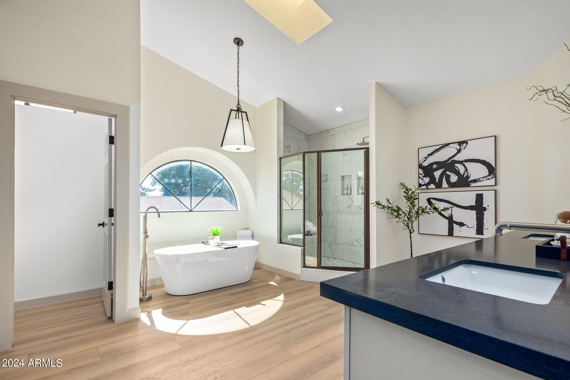 1854 E GREENTREE Drive