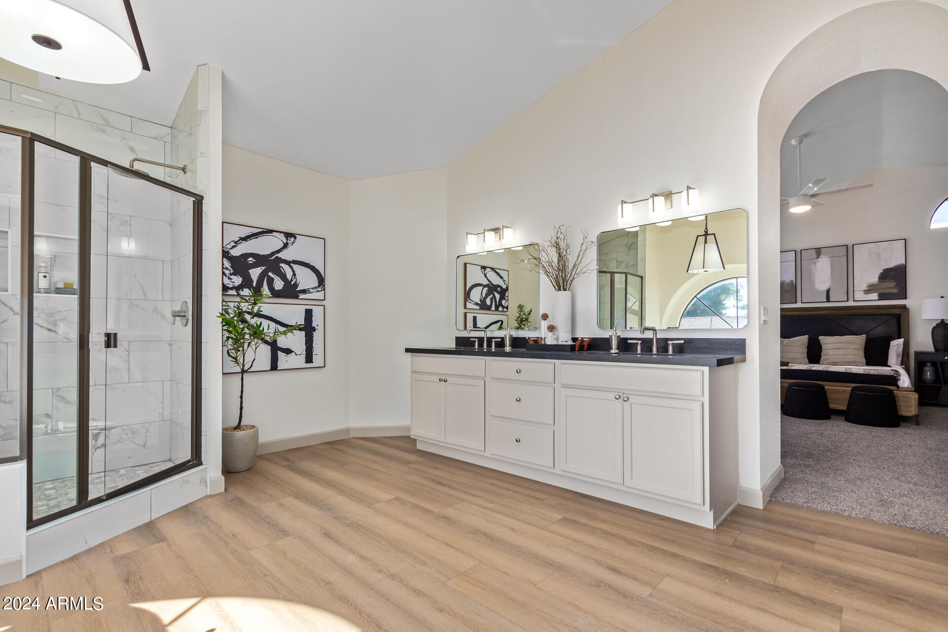 1854 E GREENTREE Drive