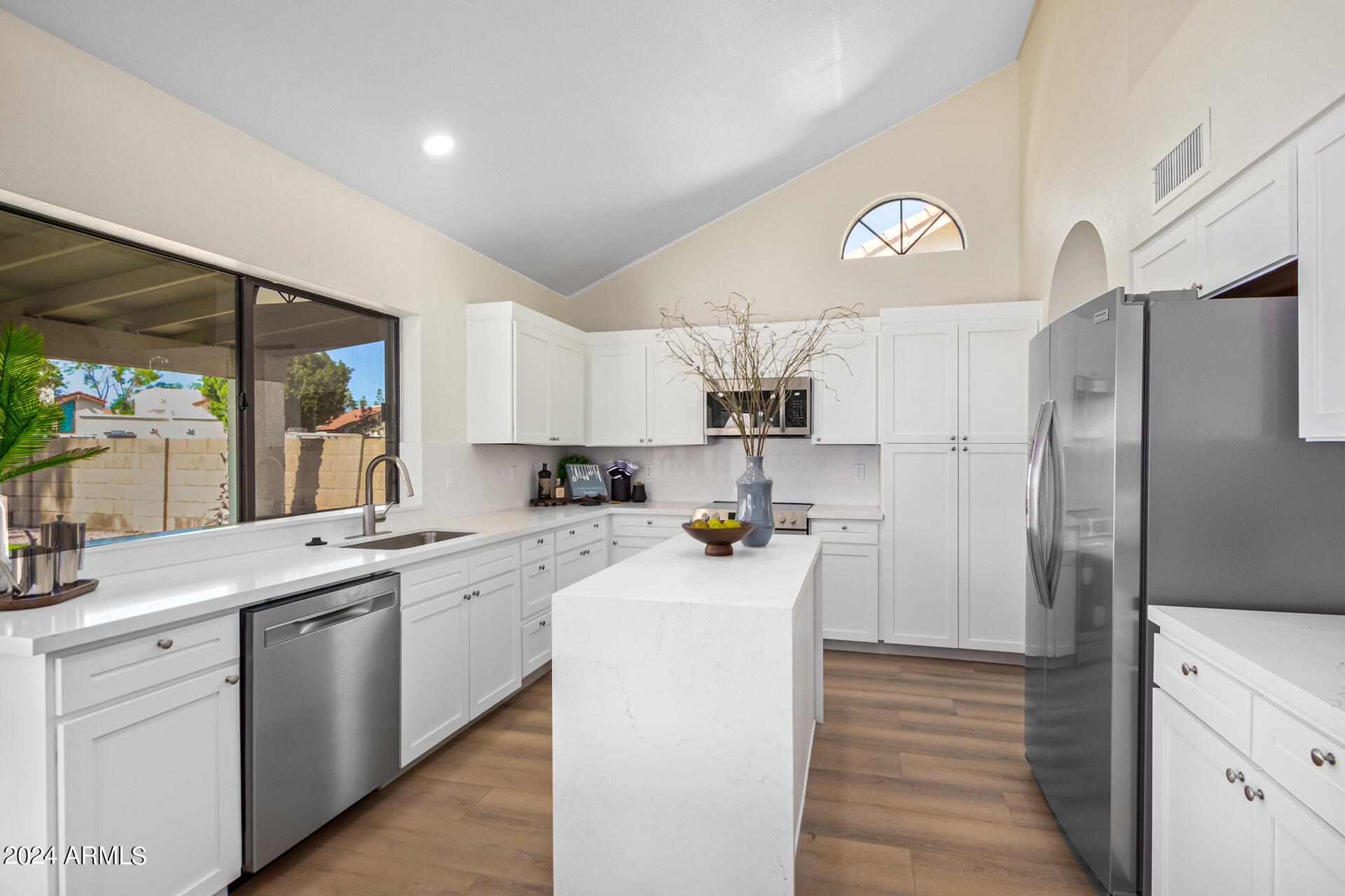 1854 E GREENTREE Drive