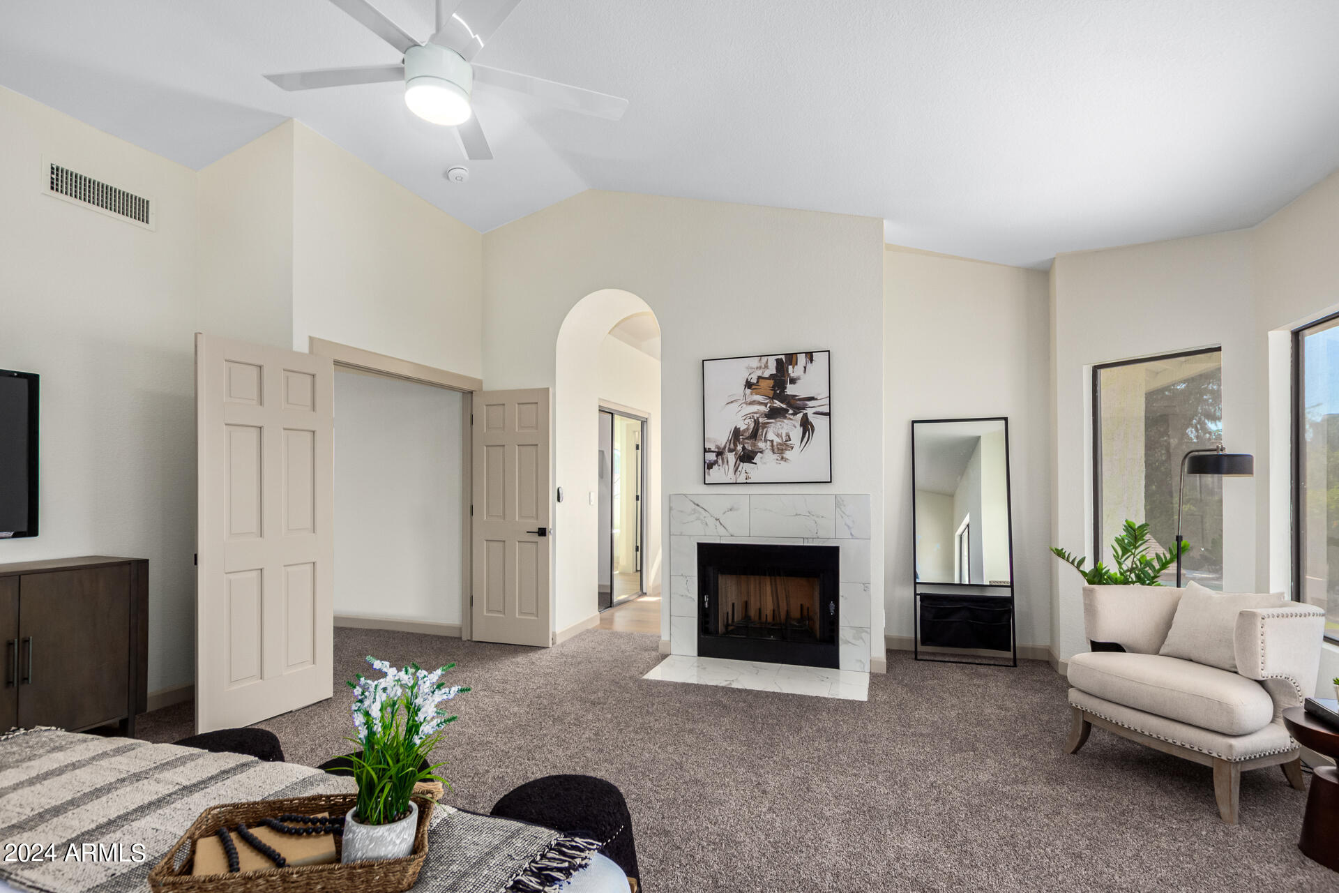 1854 E GREENTREE Drive