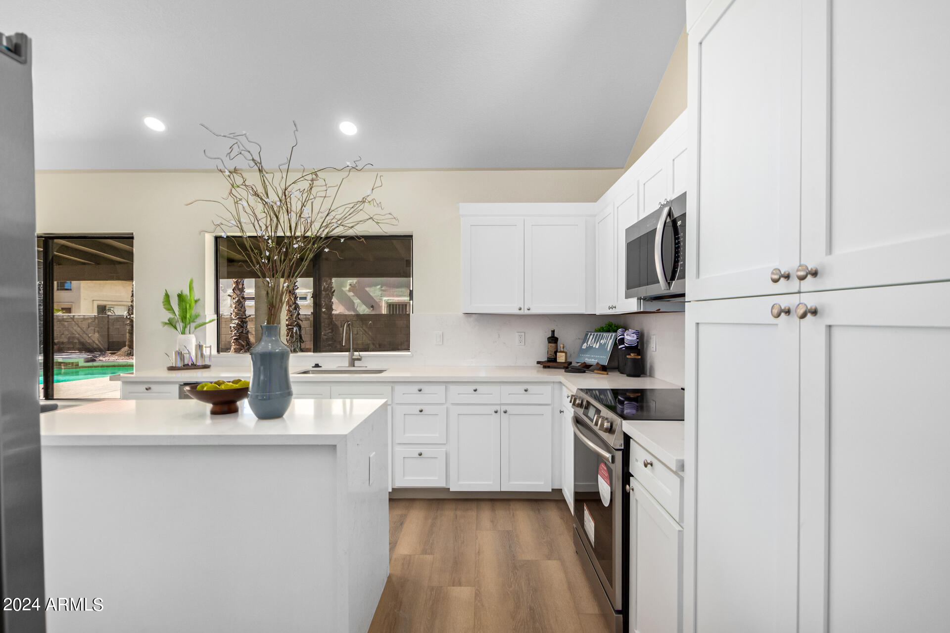 1854 E GREENTREE Drive