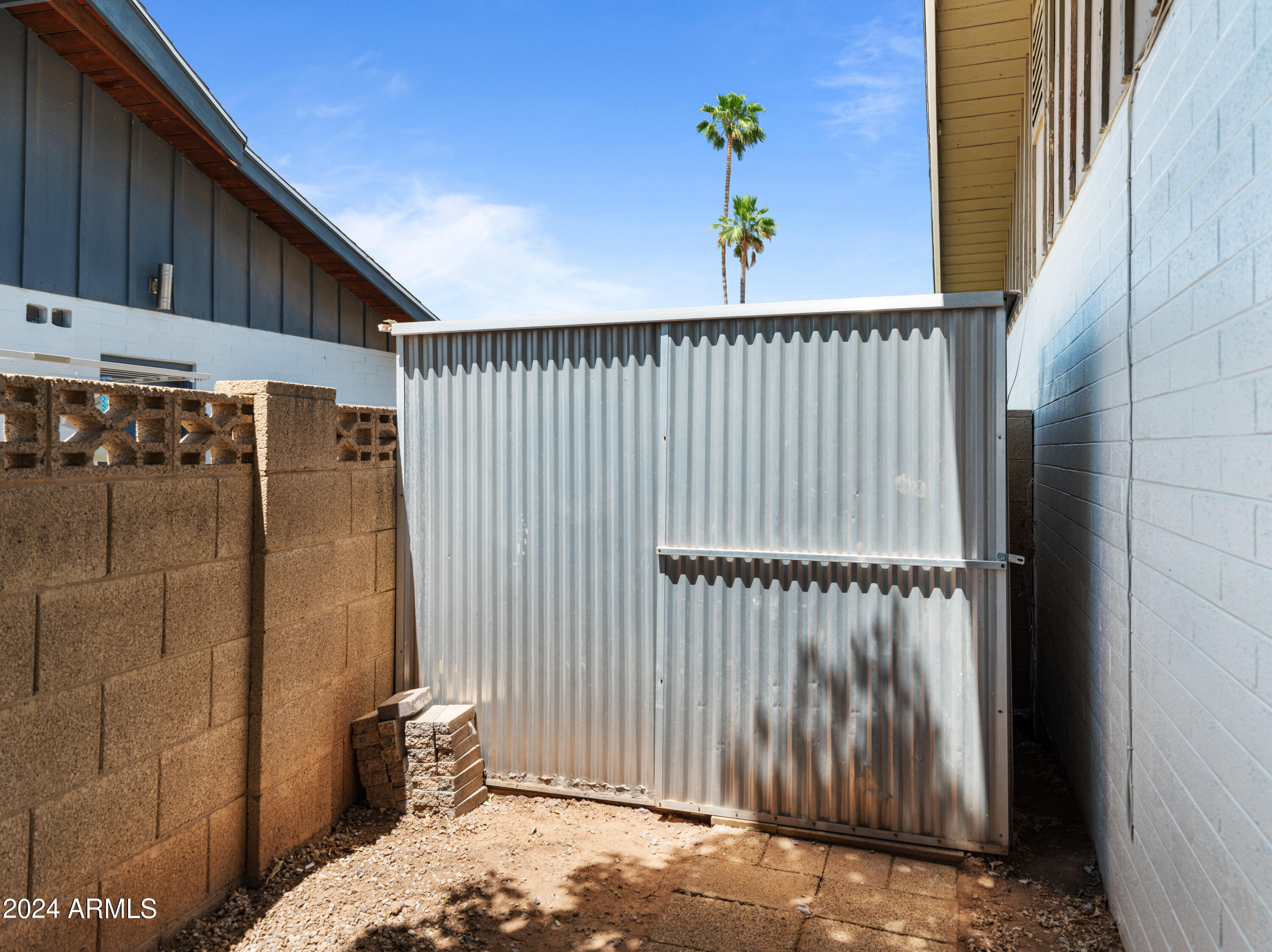 1507 E PALMCROFT Drive