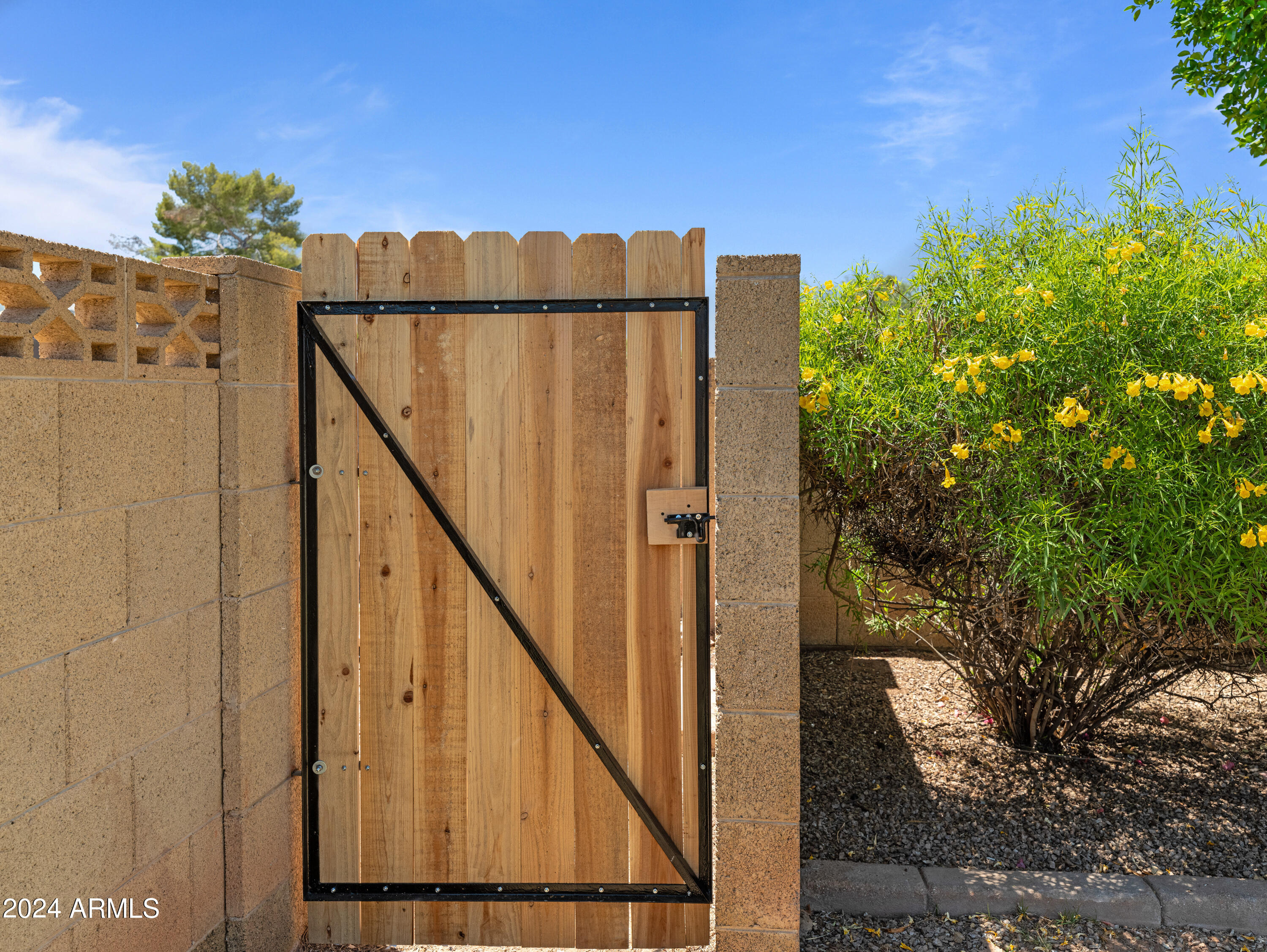 1507 E PALMCROFT Drive