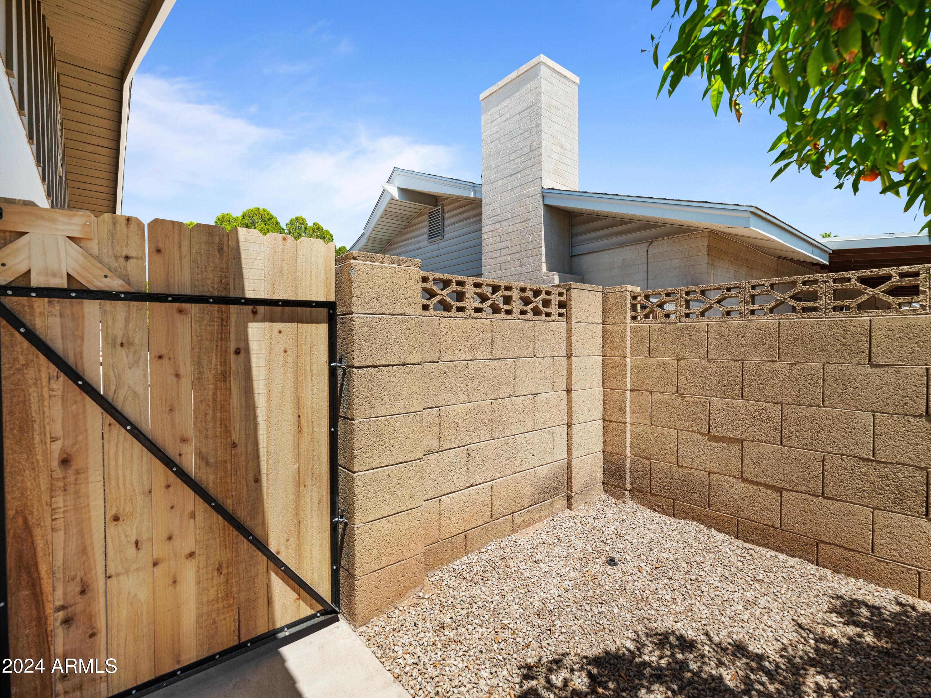 1507 E PALMCROFT Drive