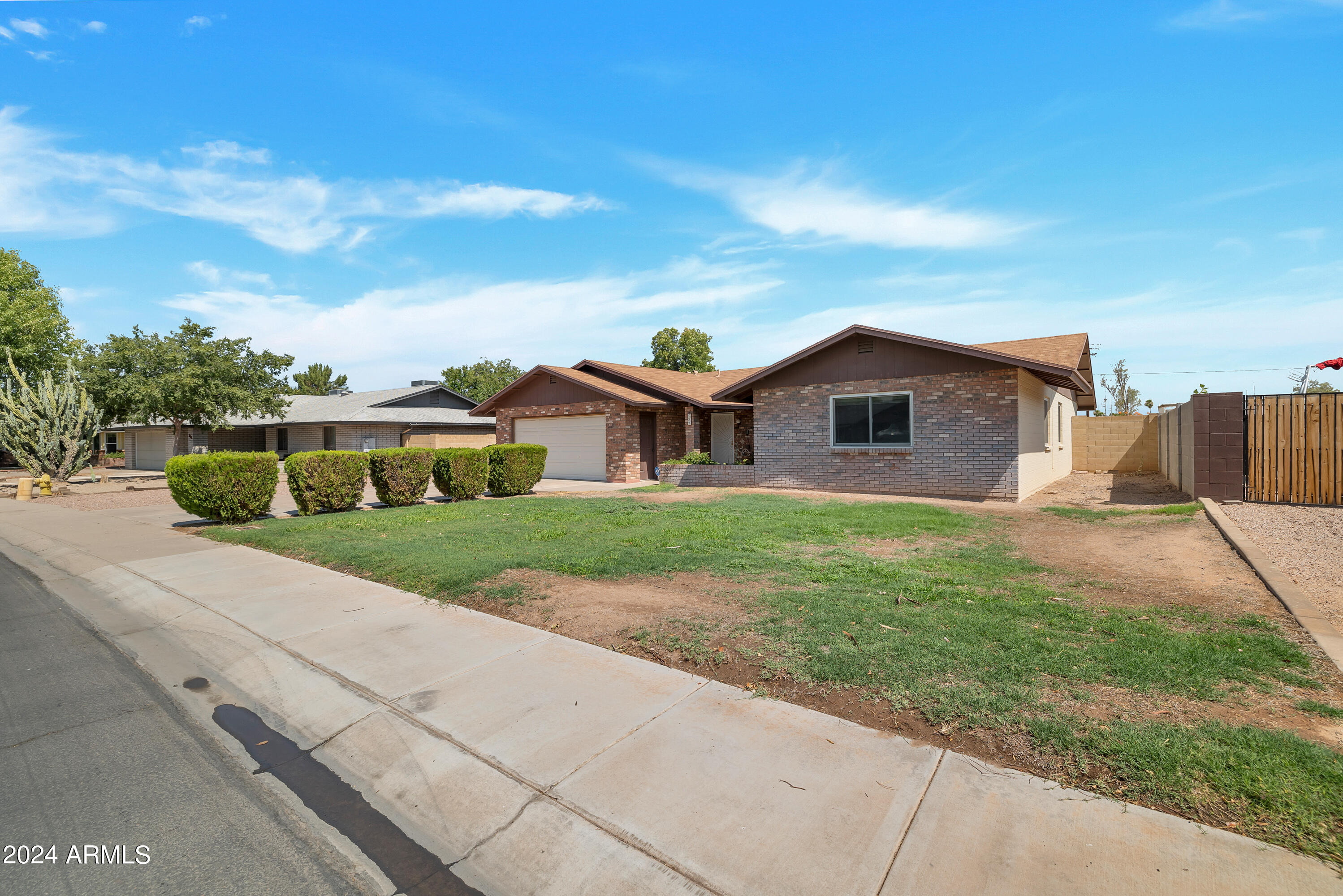 214 E AVENIDA SIERRA MADRE