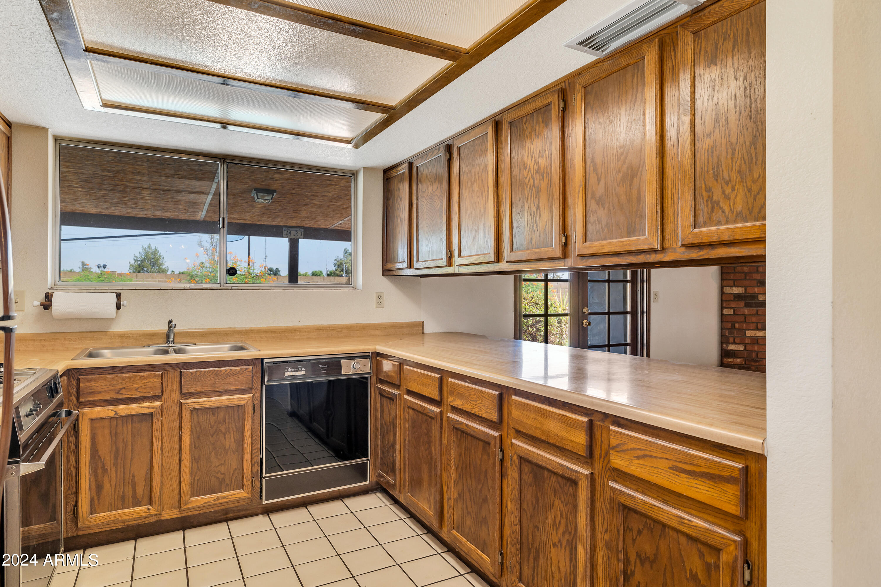 214 E AVENIDA SIERRA MADRE