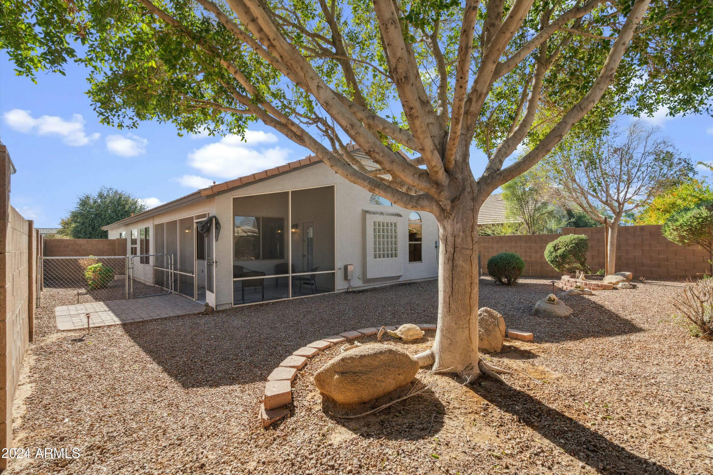 15872 W LATHAM Street