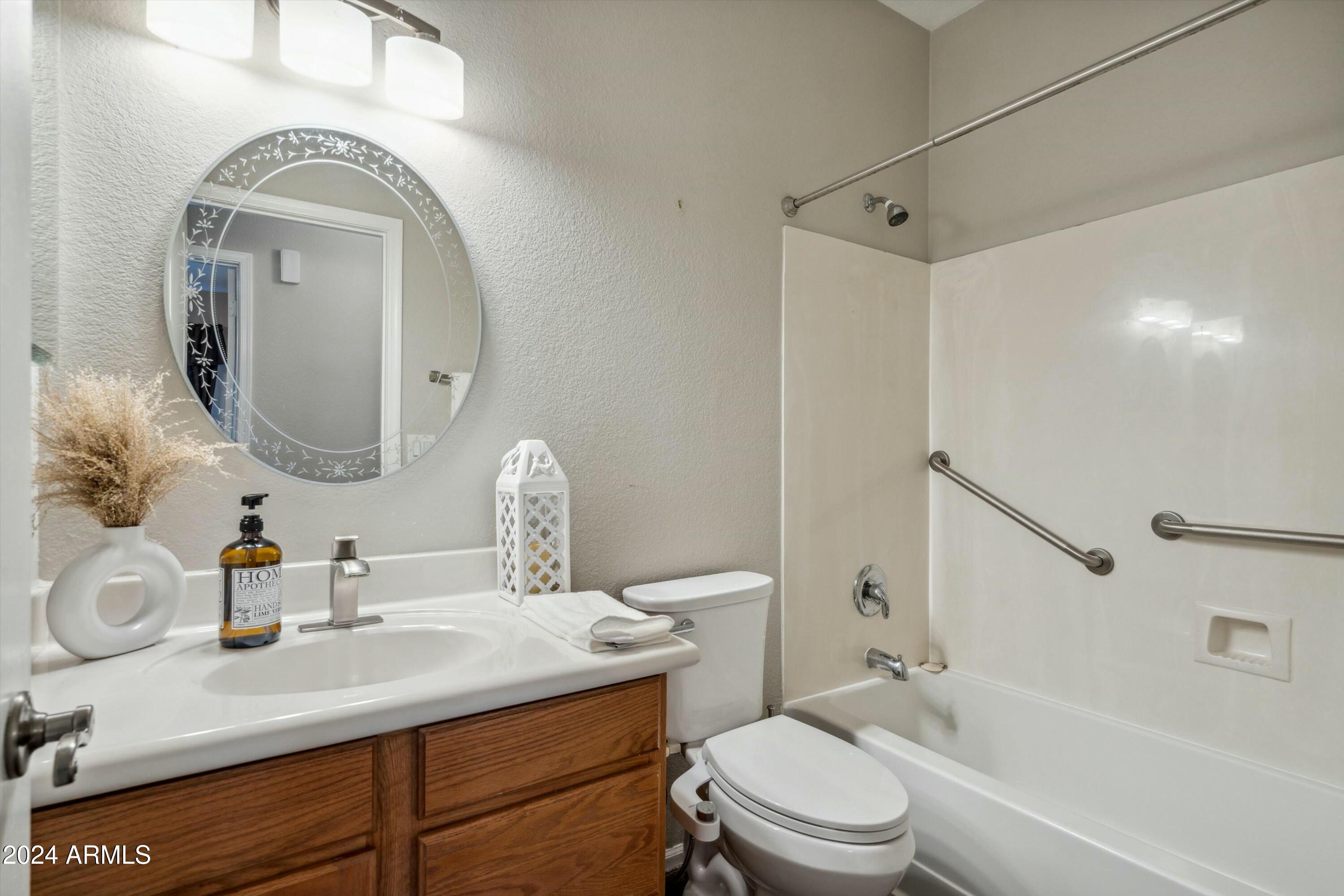 15872 W LATHAM Street