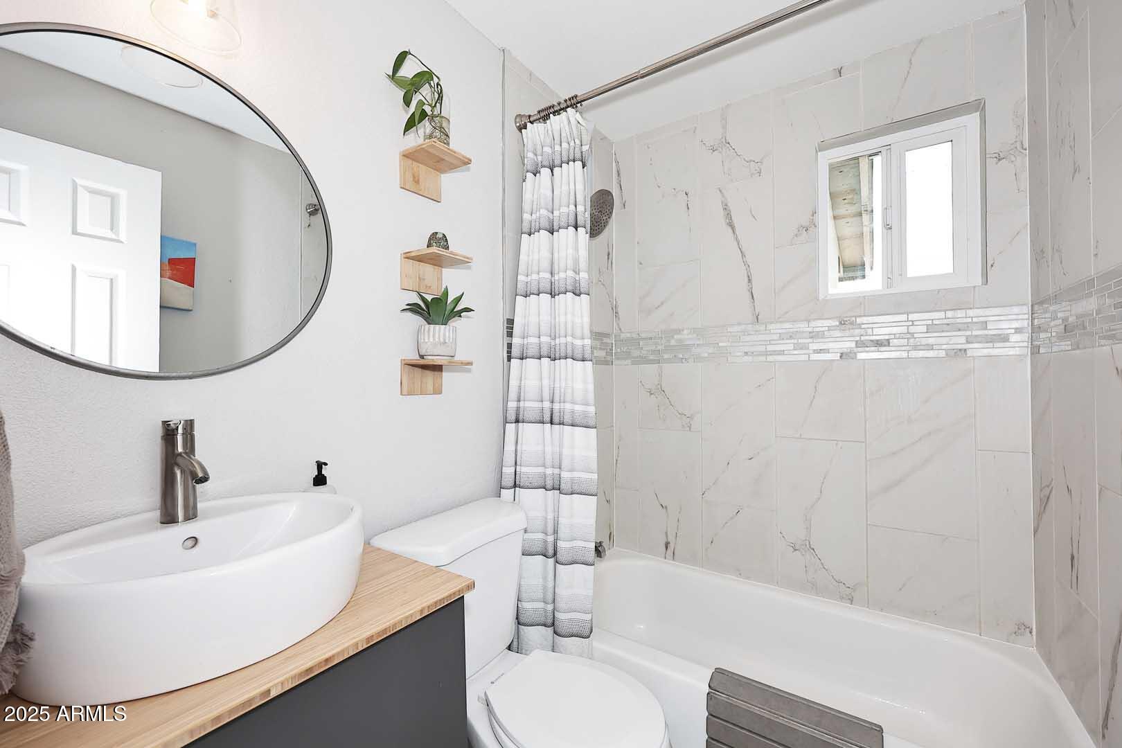 1515 E SUNNYSLOPE Lane