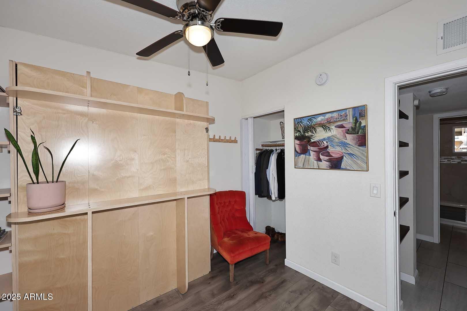 1515 E SUNNYSLOPE Lane