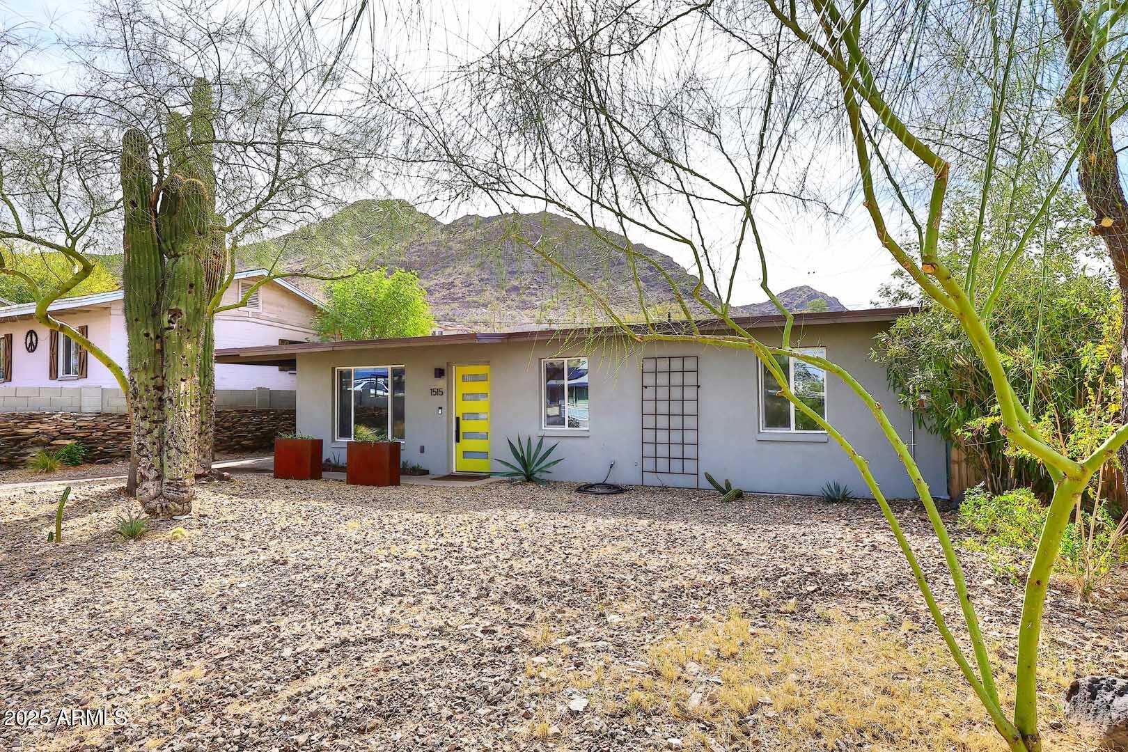 1515 E SUNNYSLOPE Lane