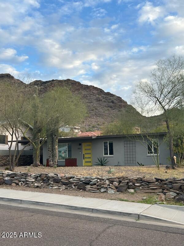 1515 E SUNNYSLOPE Lane