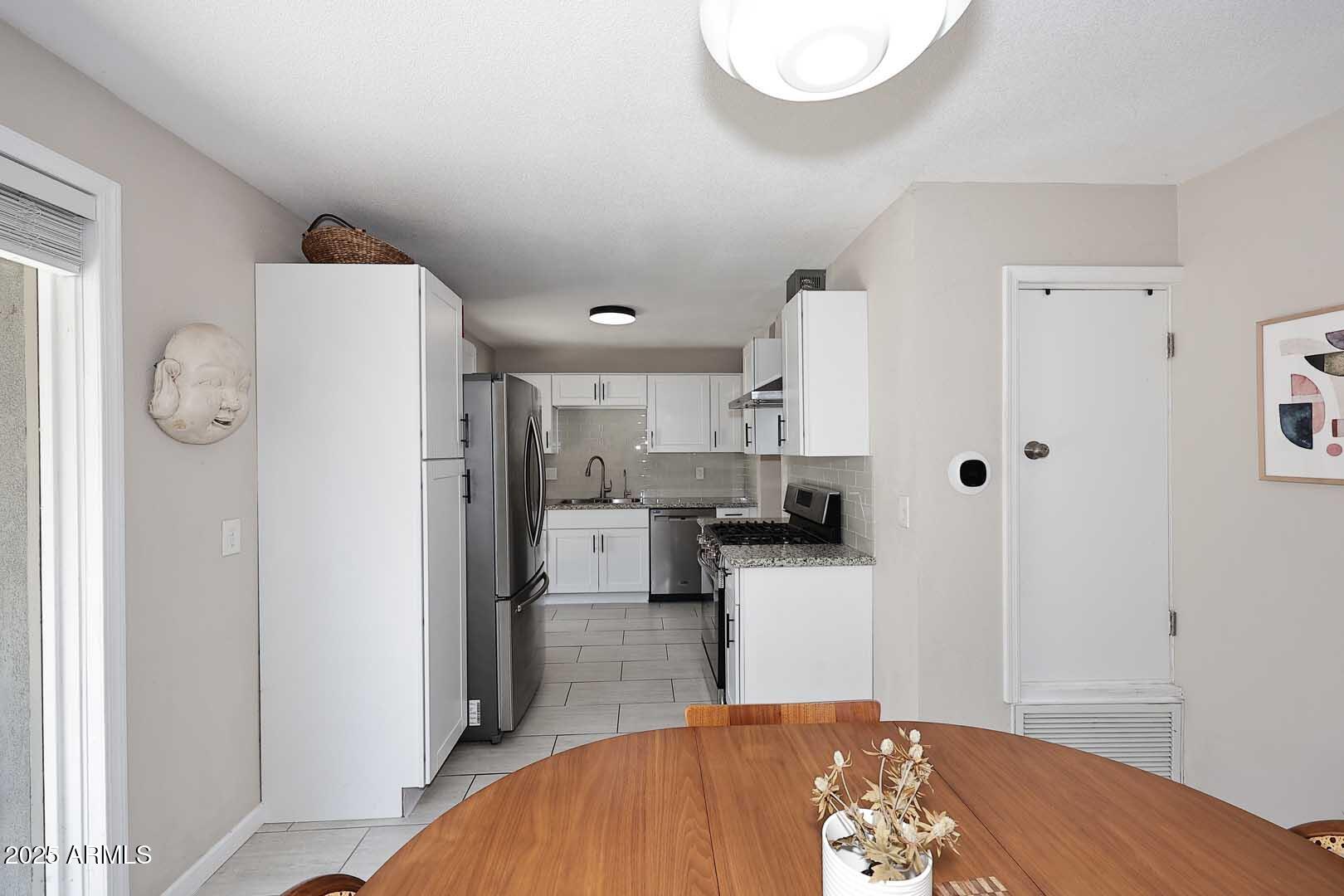 1515 E SUNNYSLOPE Lane