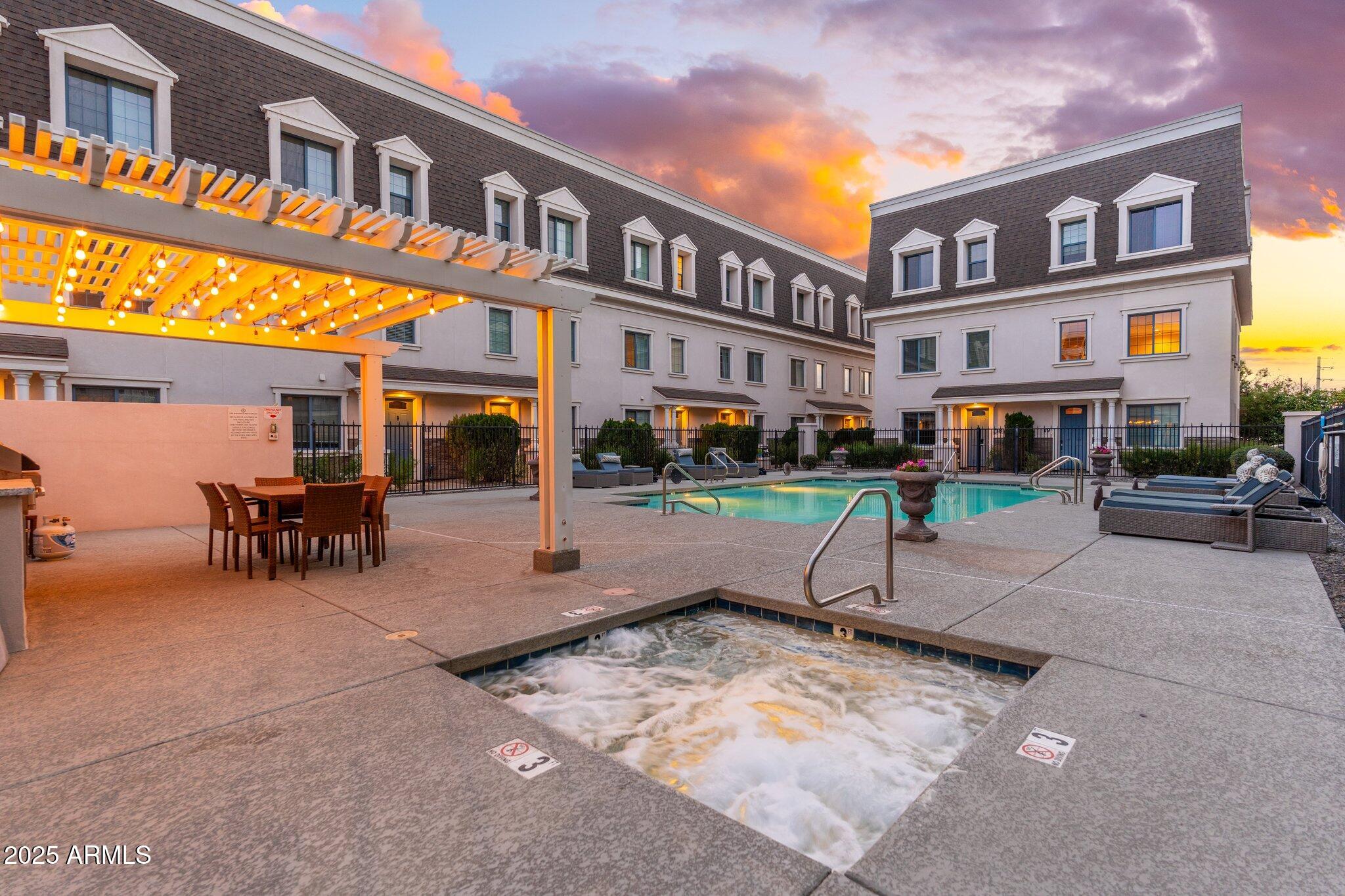 4438 N 27TH Street, 24