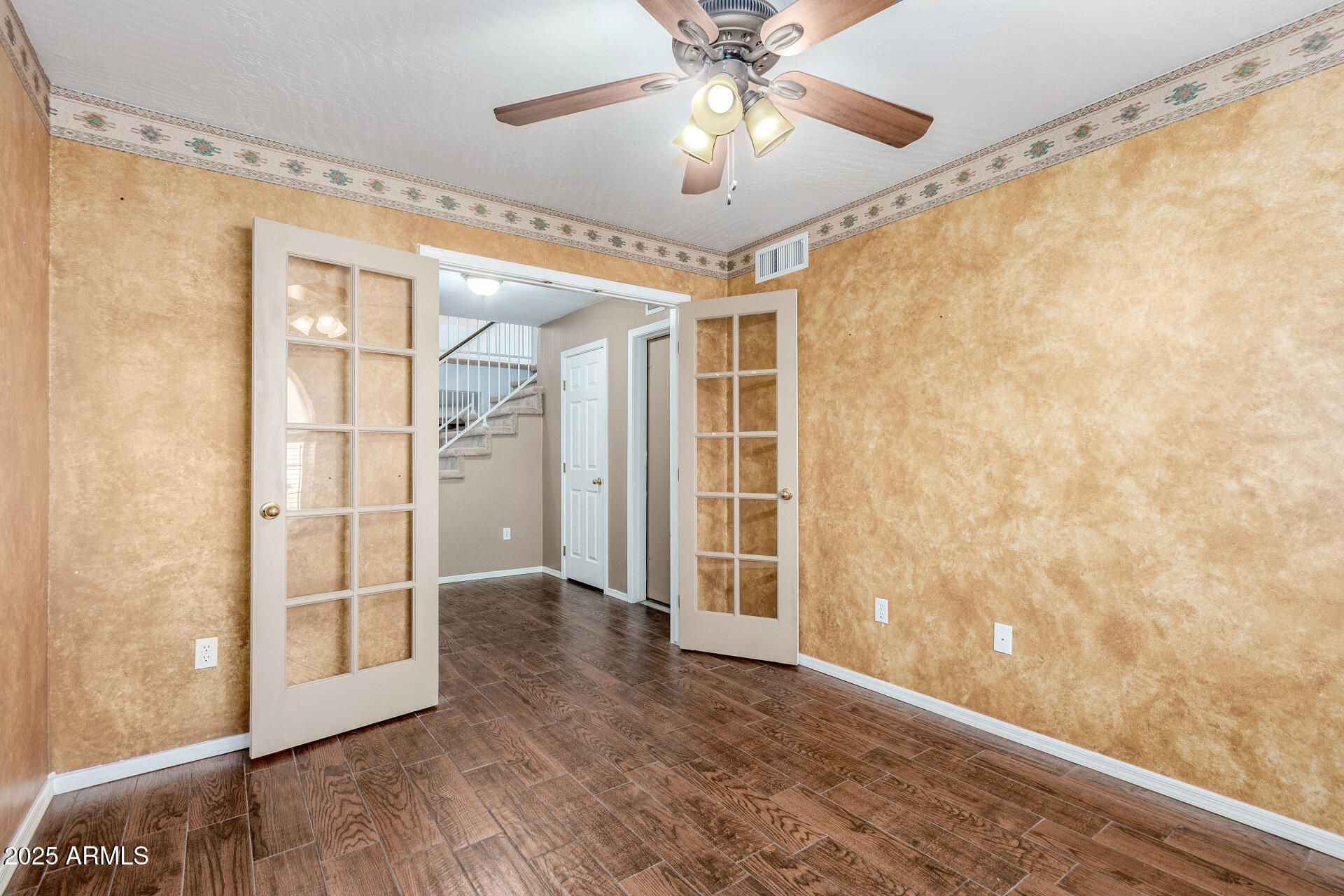 617 N COBBLESTONE Street