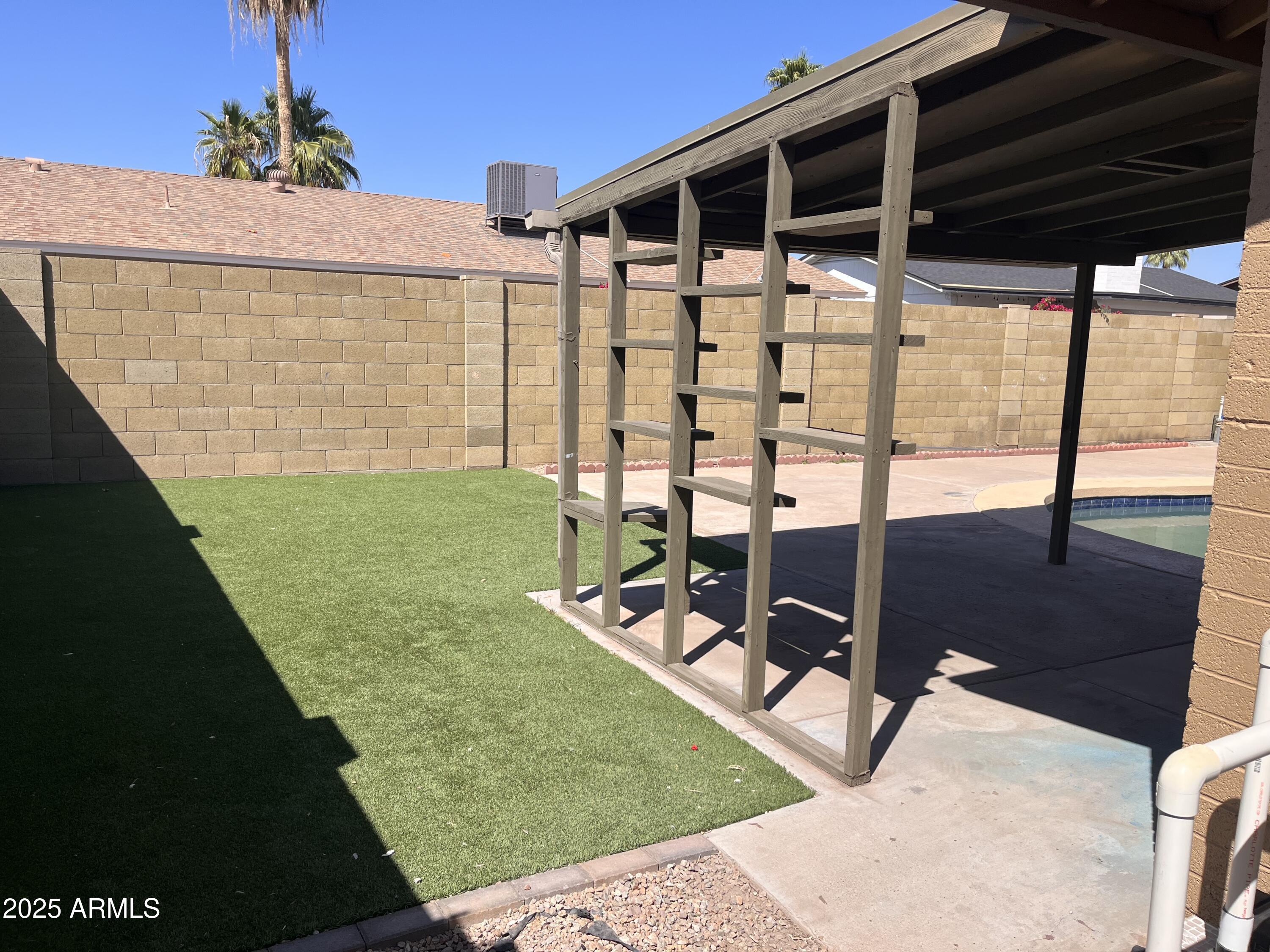 2130 W DEVONSHIRE Street