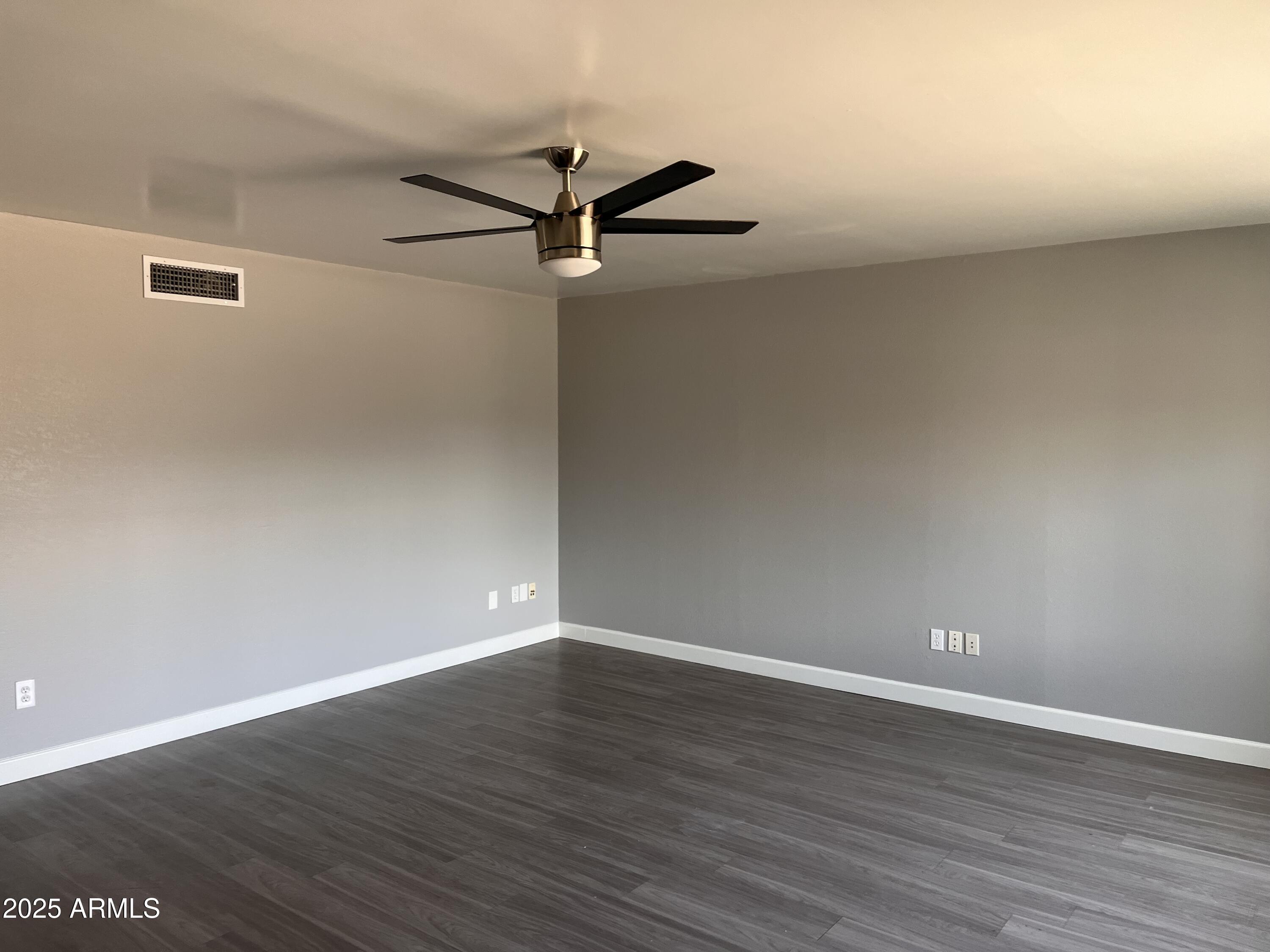 2130 W DEVONSHIRE Street