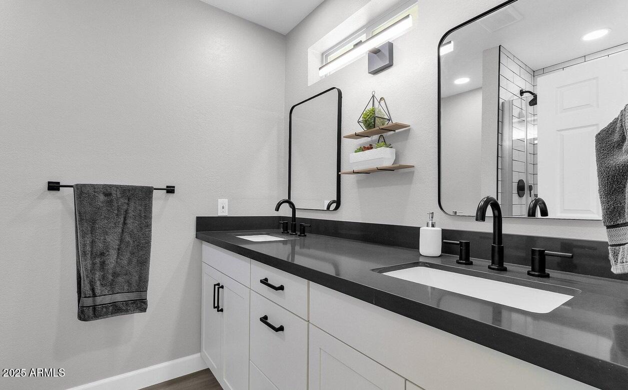 2130 W DEVONSHIRE Street