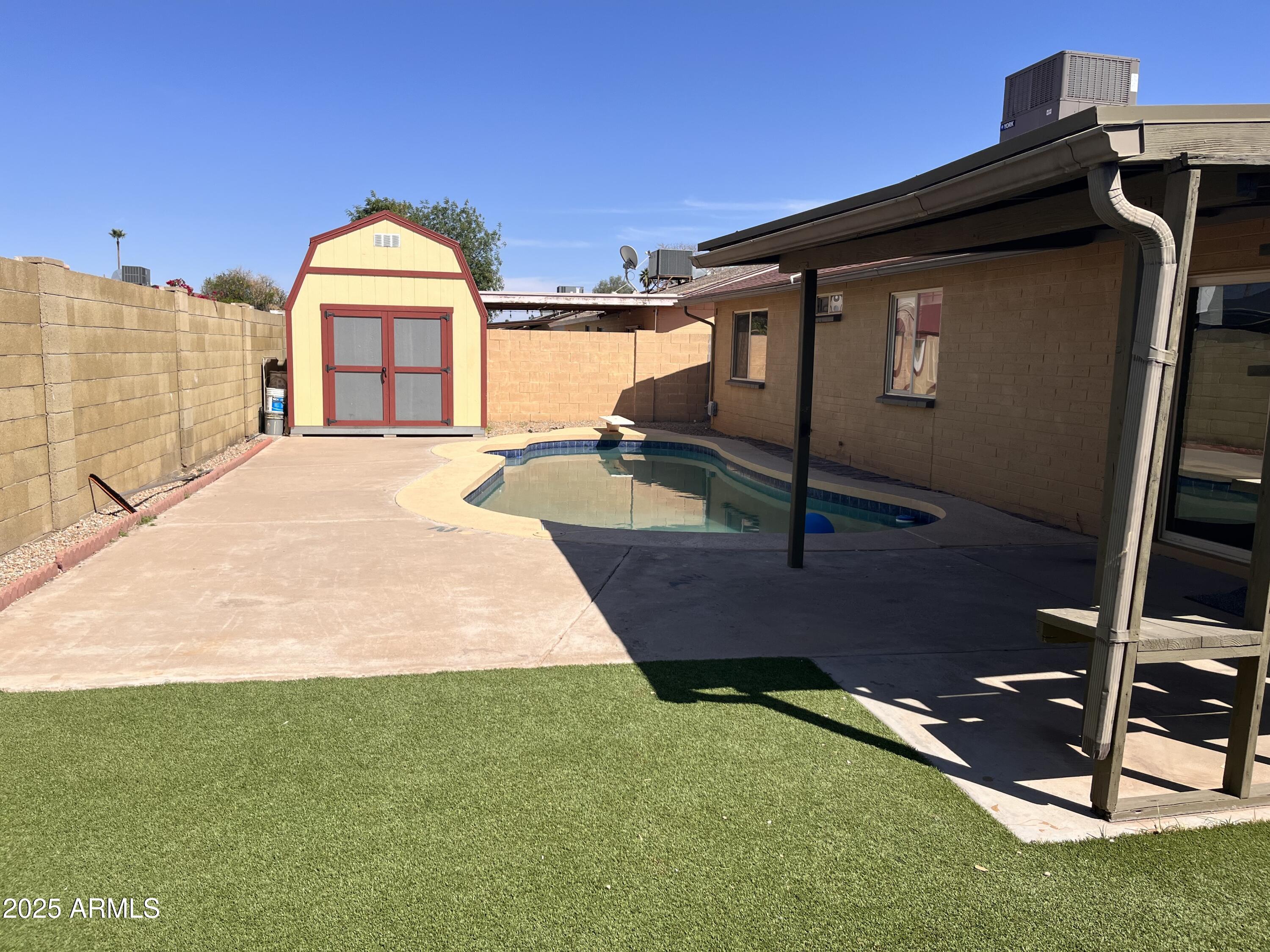 2130 W DEVONSHIRE Street