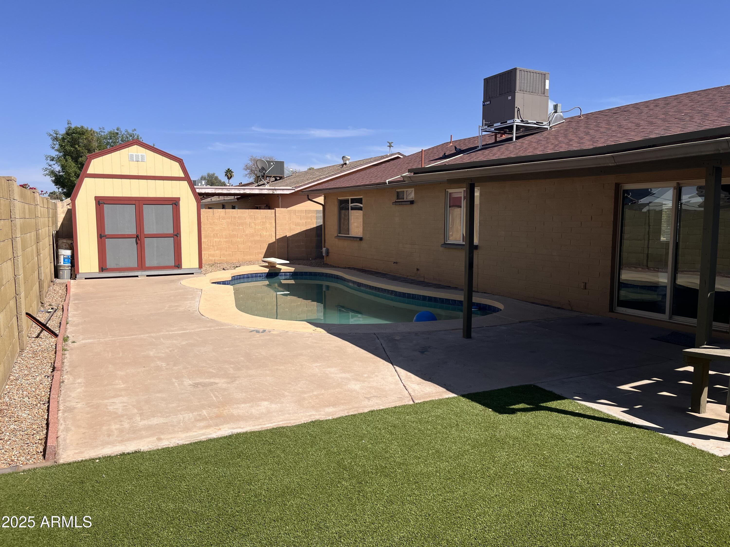 2130 W DEVONSHIRE Street