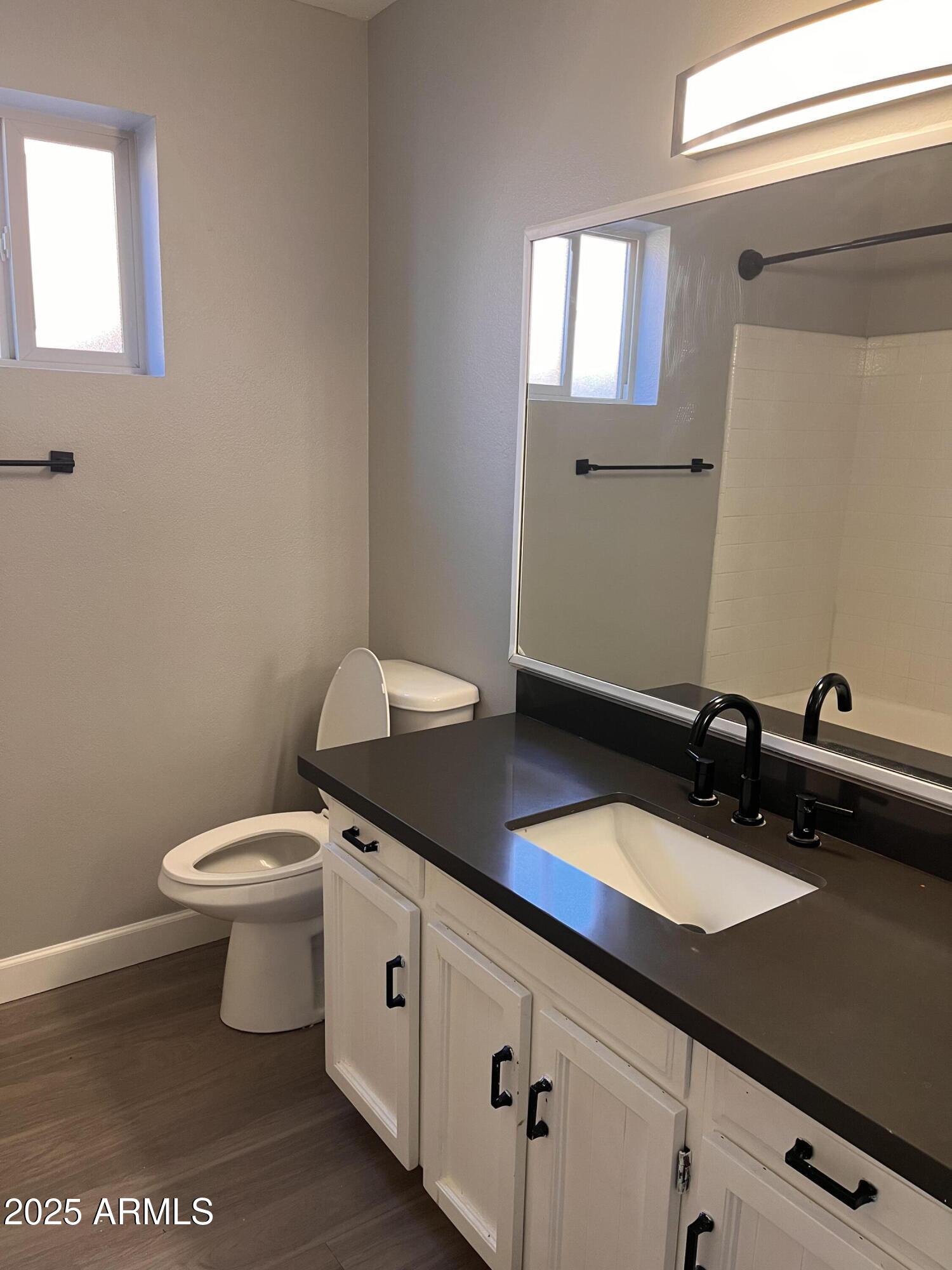 2130 W DEVONSHIRE Street