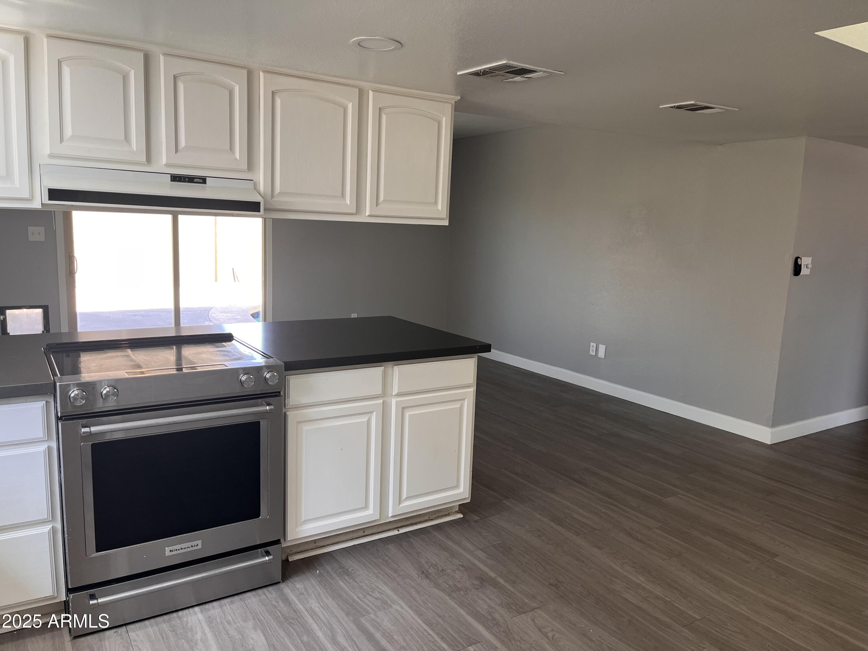 2130 W DEVONSHIRE Street