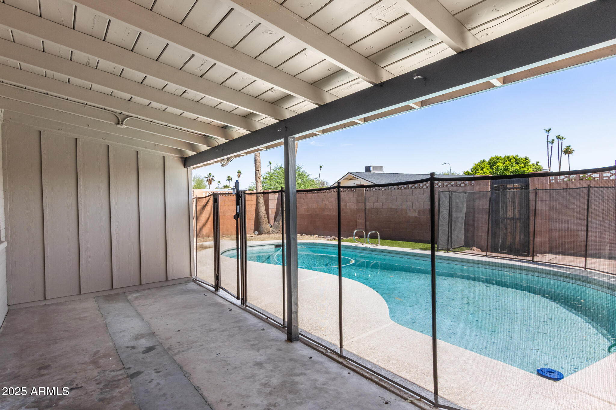 1911 E LAWRENCE Road