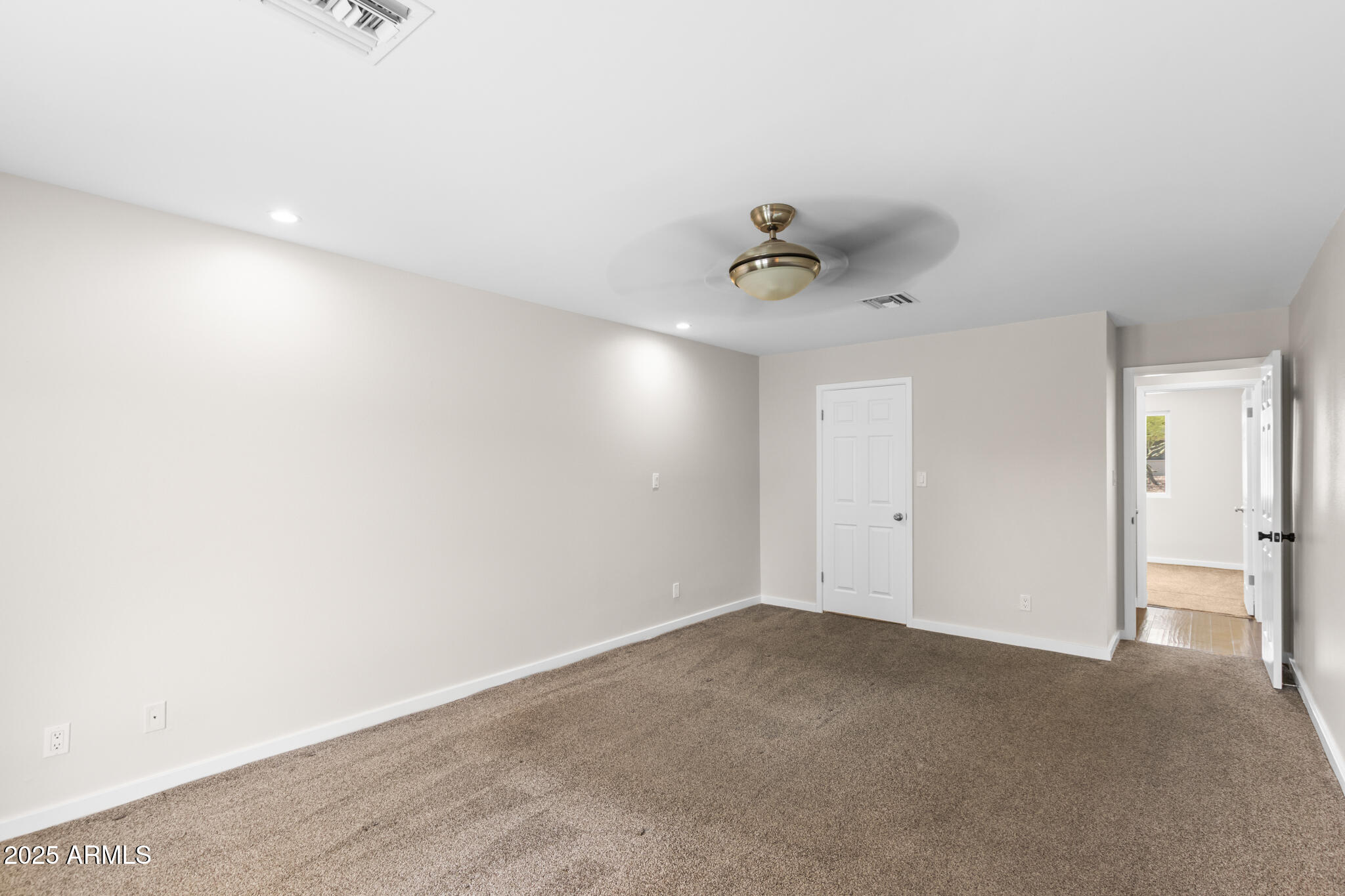 1911 E LAWRENCE Road