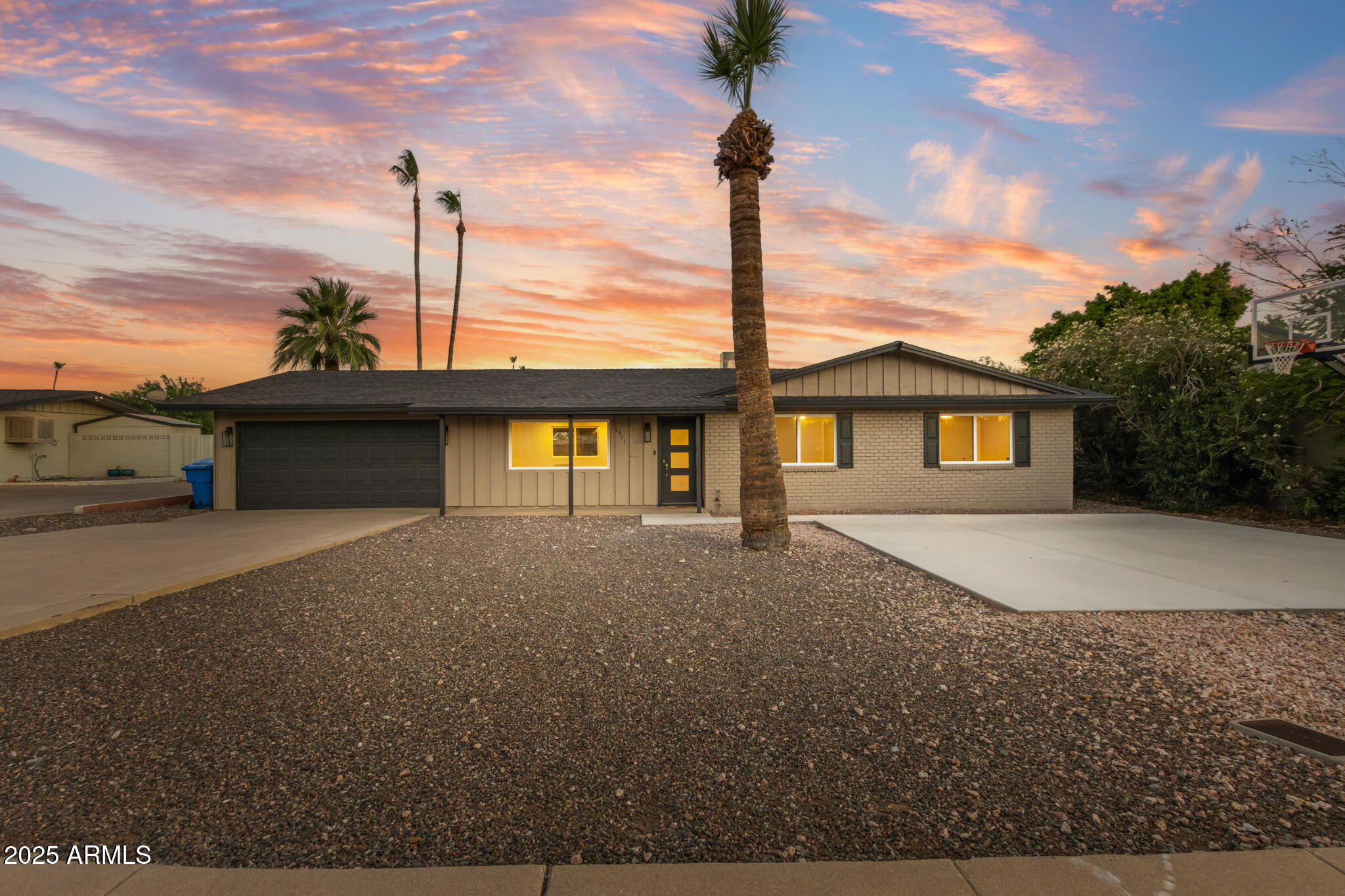 1911 E LAWRENCE Road