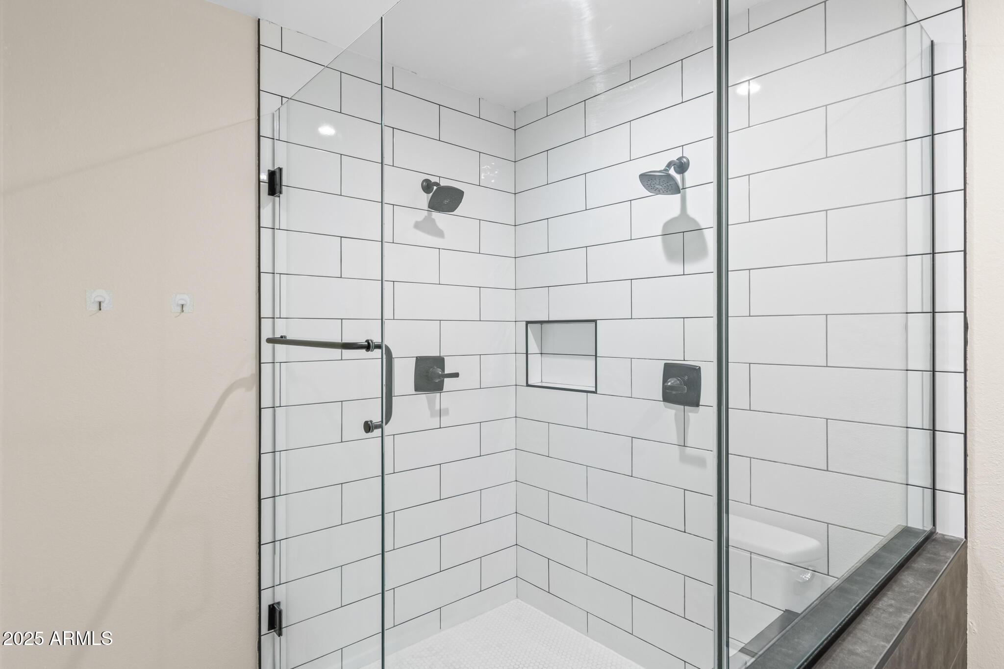 1911 E LAWRENCE Road