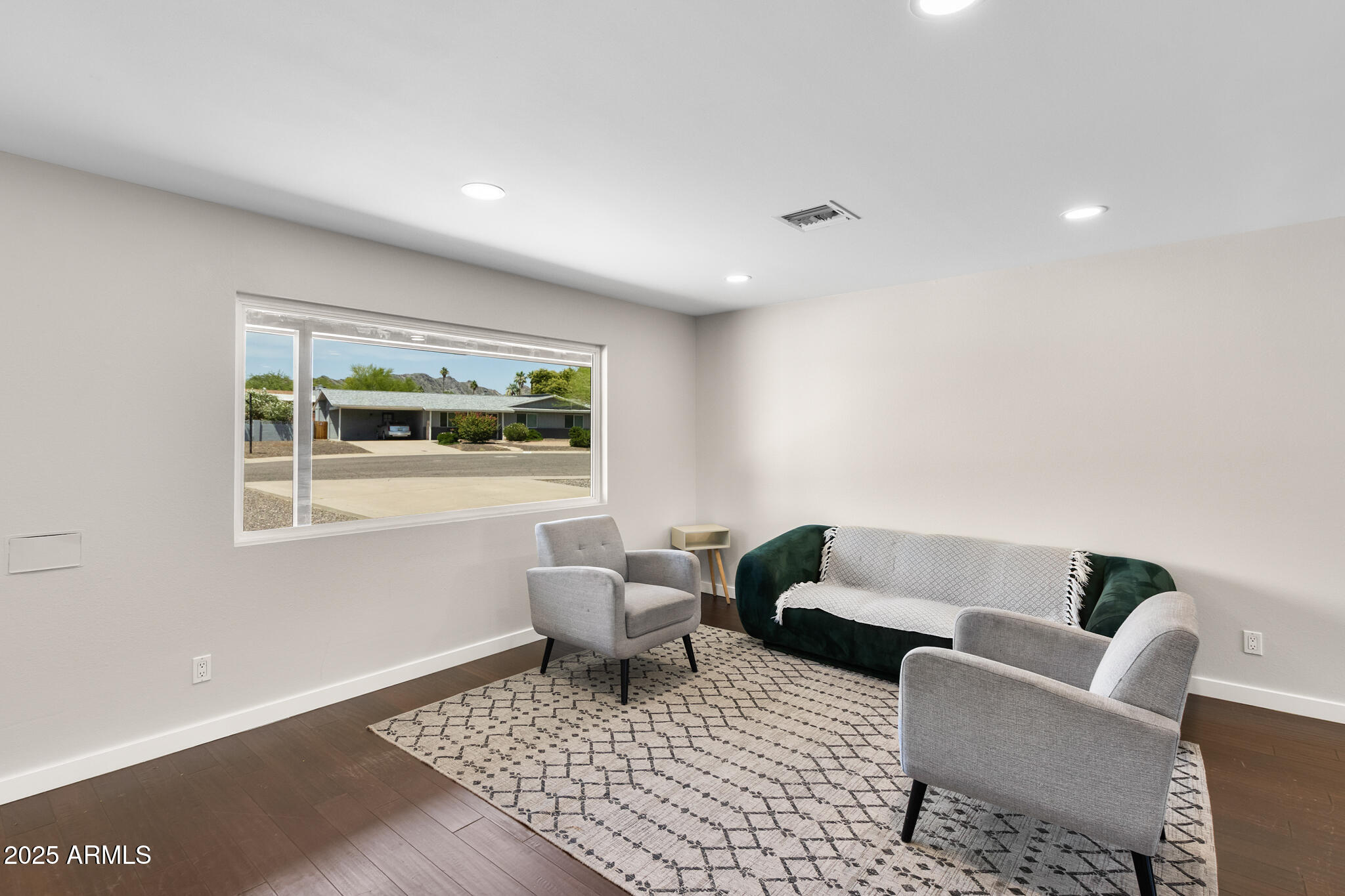 1911 E LAWRENCE Road