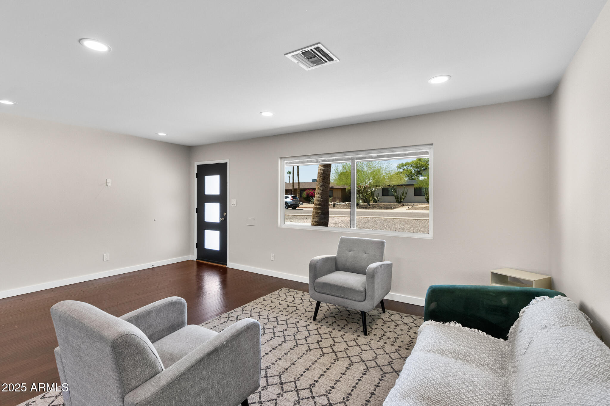 1911 E LAWRENCE Road