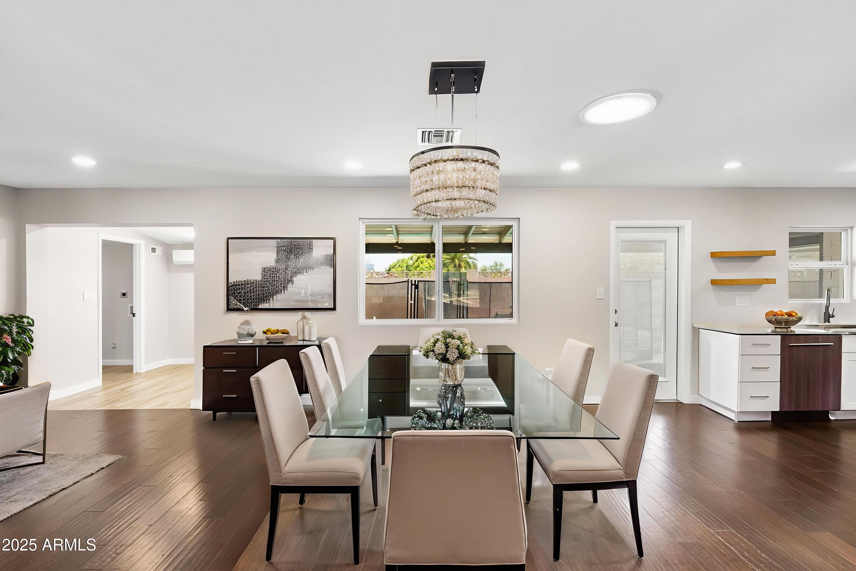 1911 E LAWRENCE Road